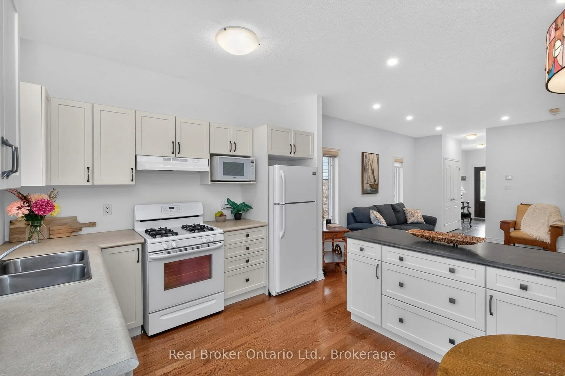 Photo 6 of 1024 Cook Drive, Midland — HOMEH