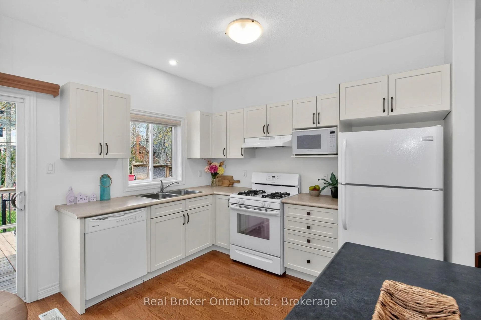 Photo 7 of 1024 Cook Drive, Midland — HOMEH