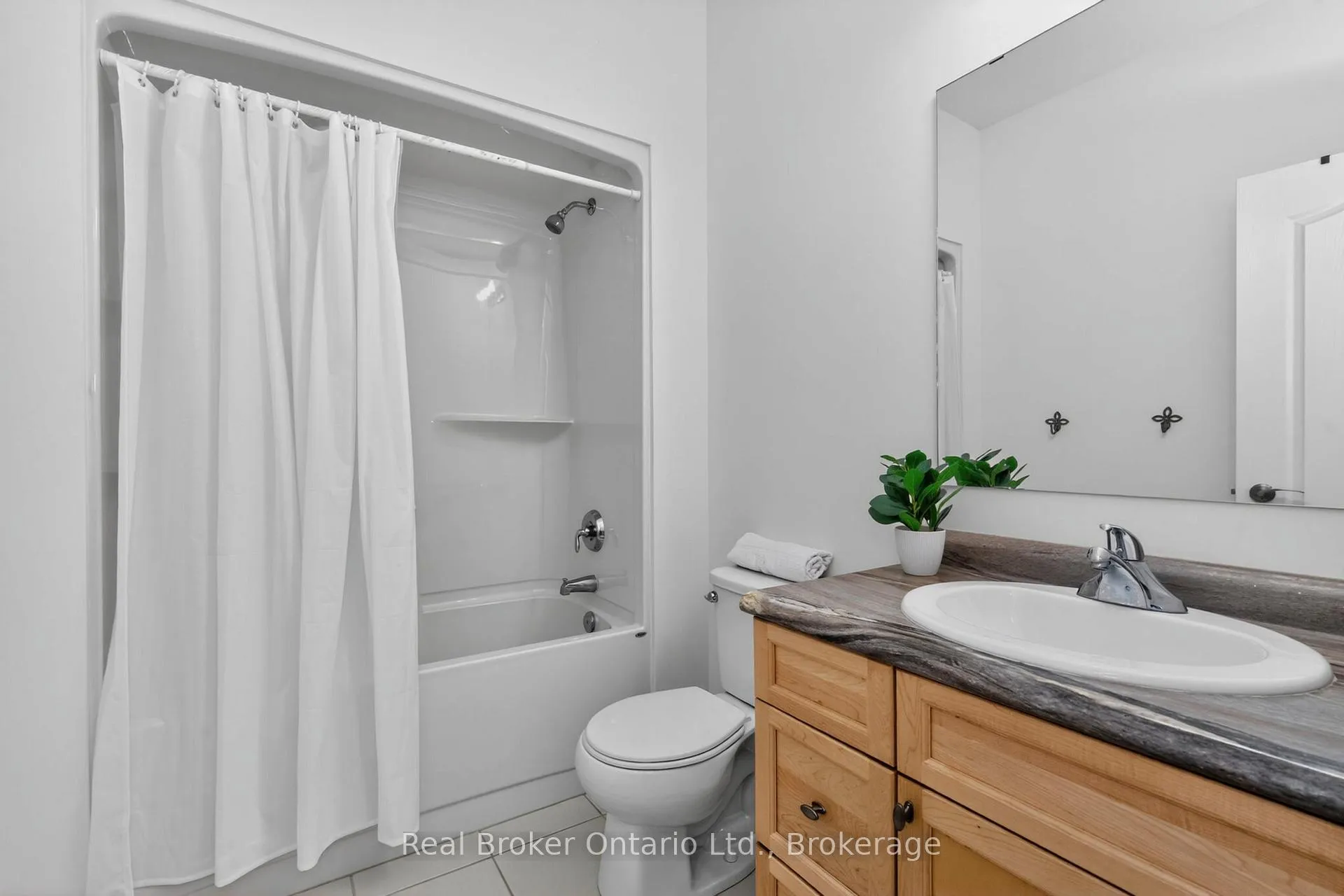 Photo 12 of 1024 Cook Drive, Midland — HOMEH