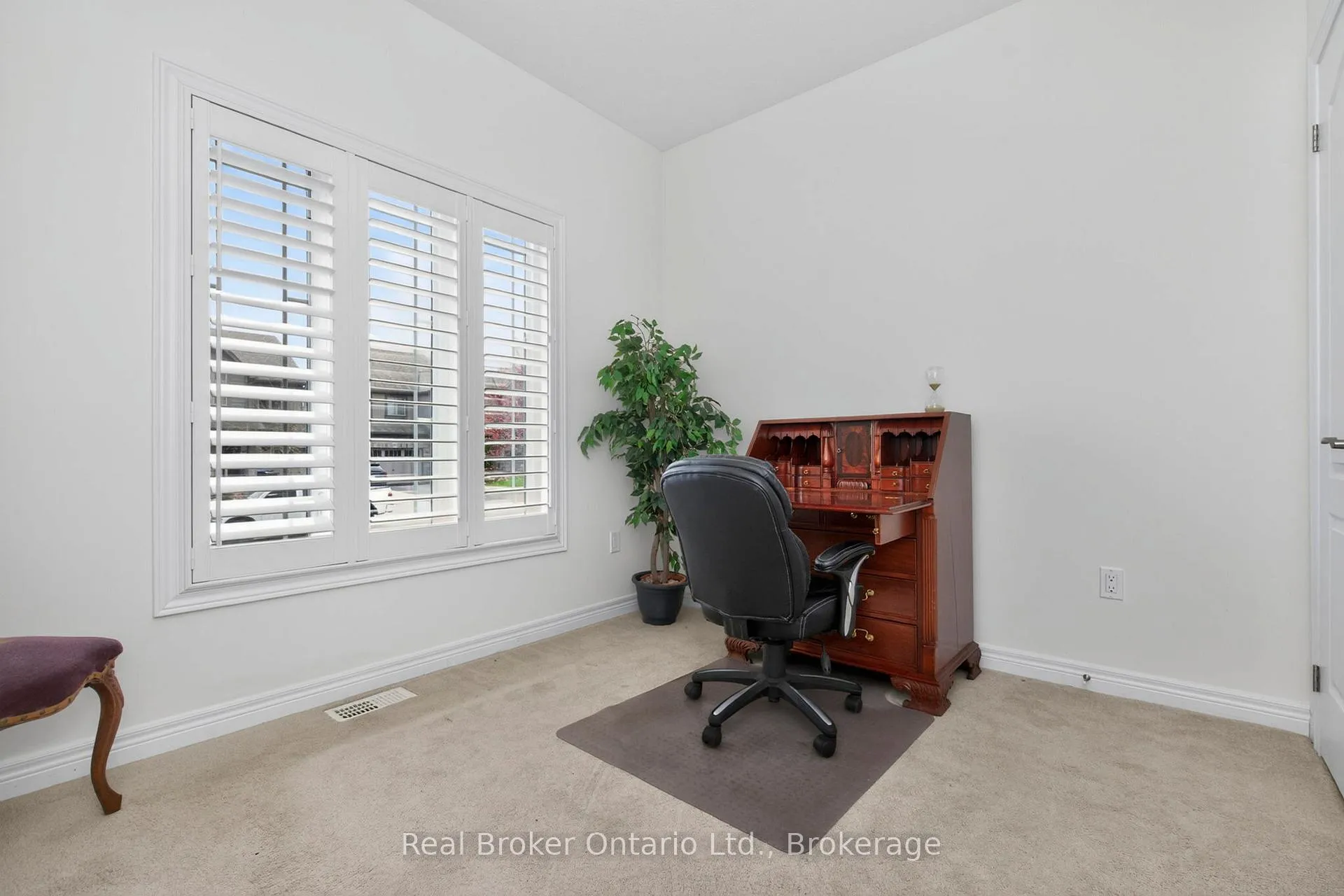 Photo 13 of 1024 Cook Drive, Midland — HOMEH