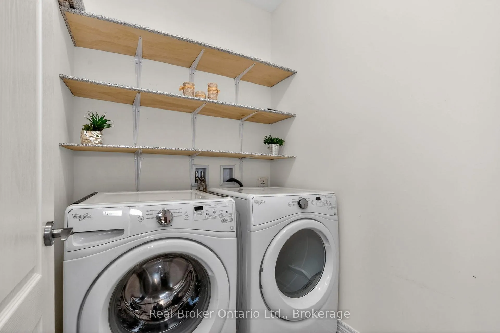 Photo 15 of 1024 Cook Drive, Midland — HOMEH