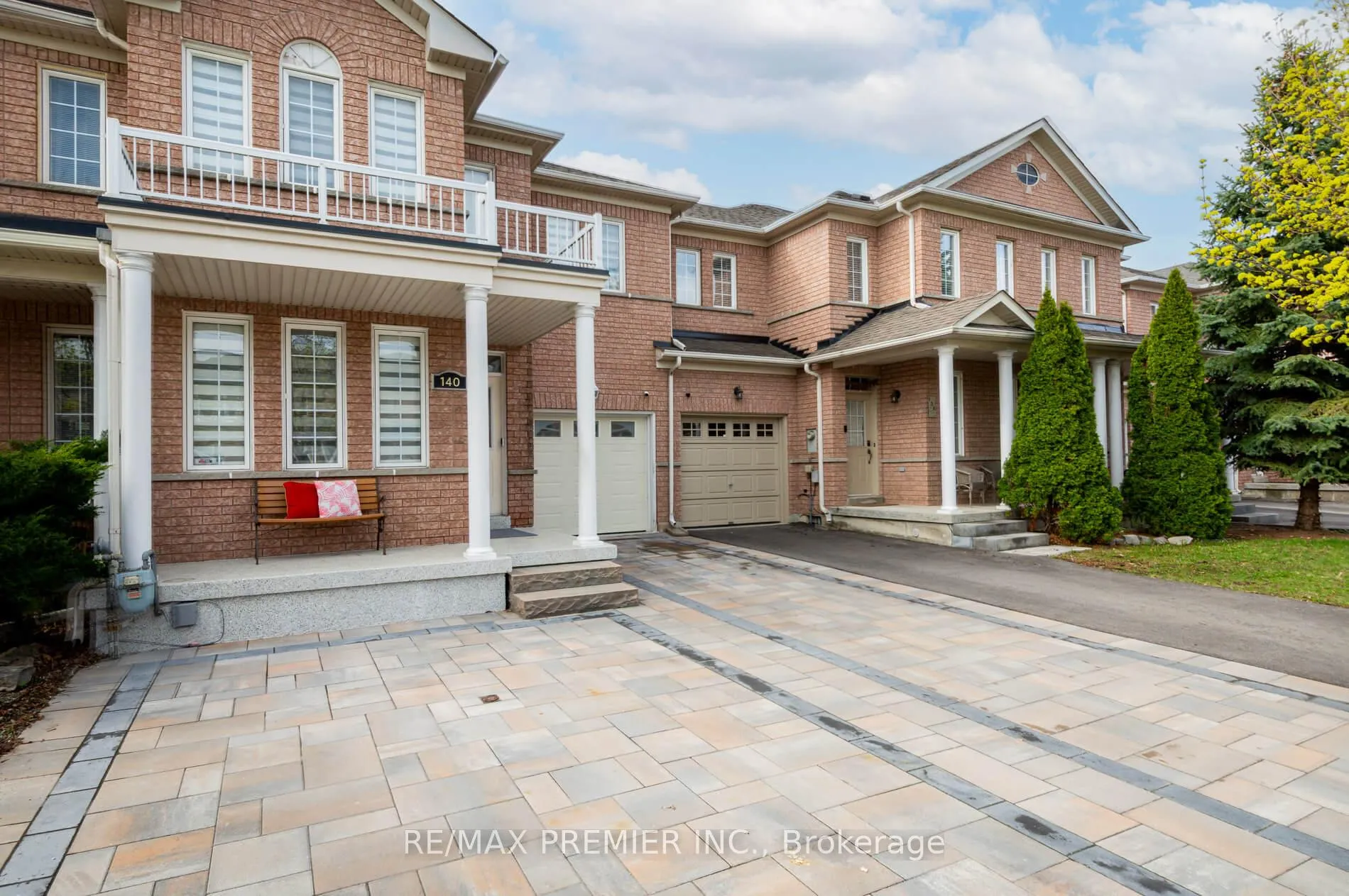 Photo 3 of 140 Dolce Crescent, Vaughan, Vellore Village — HOMEH
