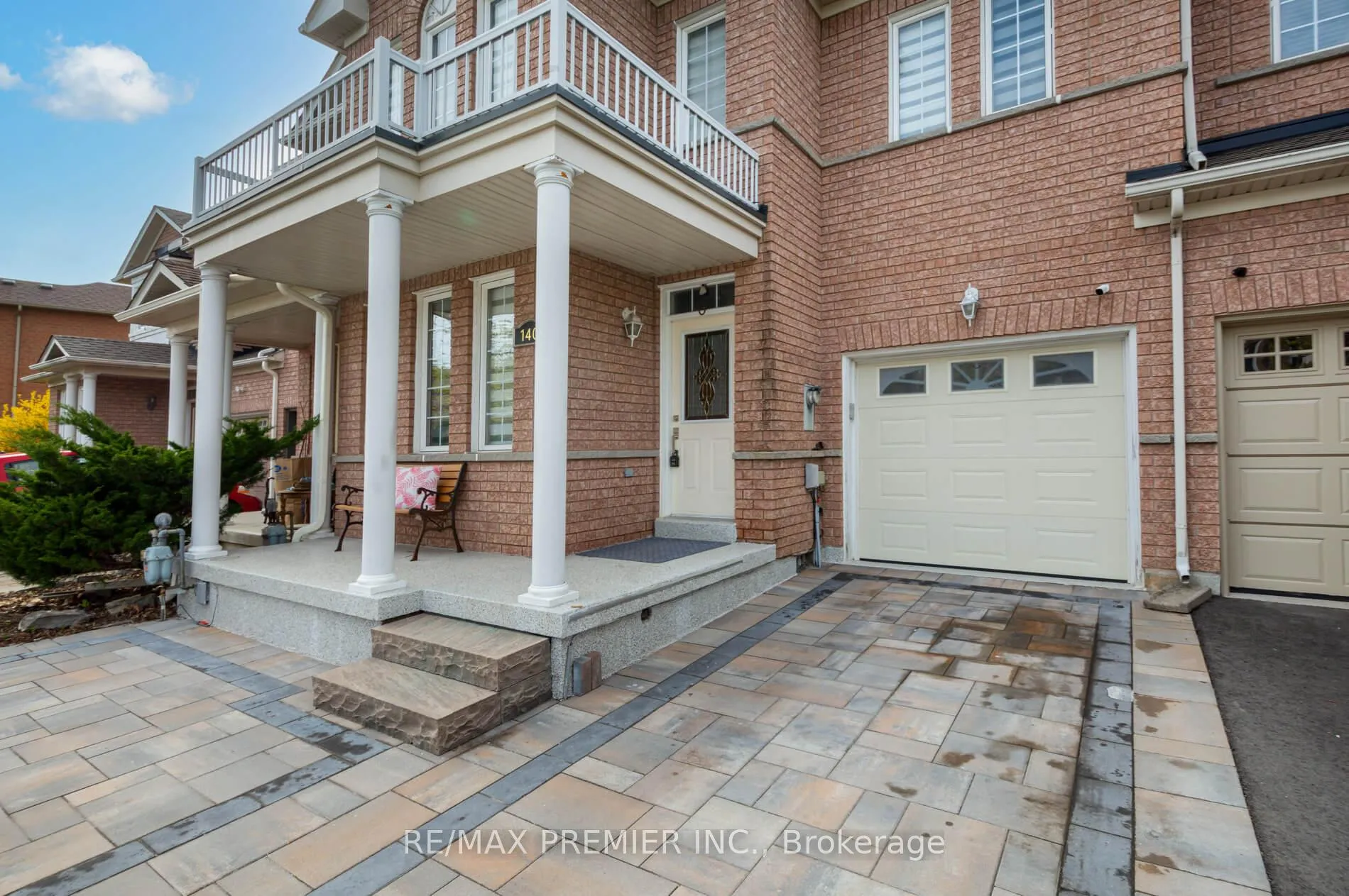 Photo 4 of 140 Dolce Crescent, Vaughan, Vellore Village — HOMEH