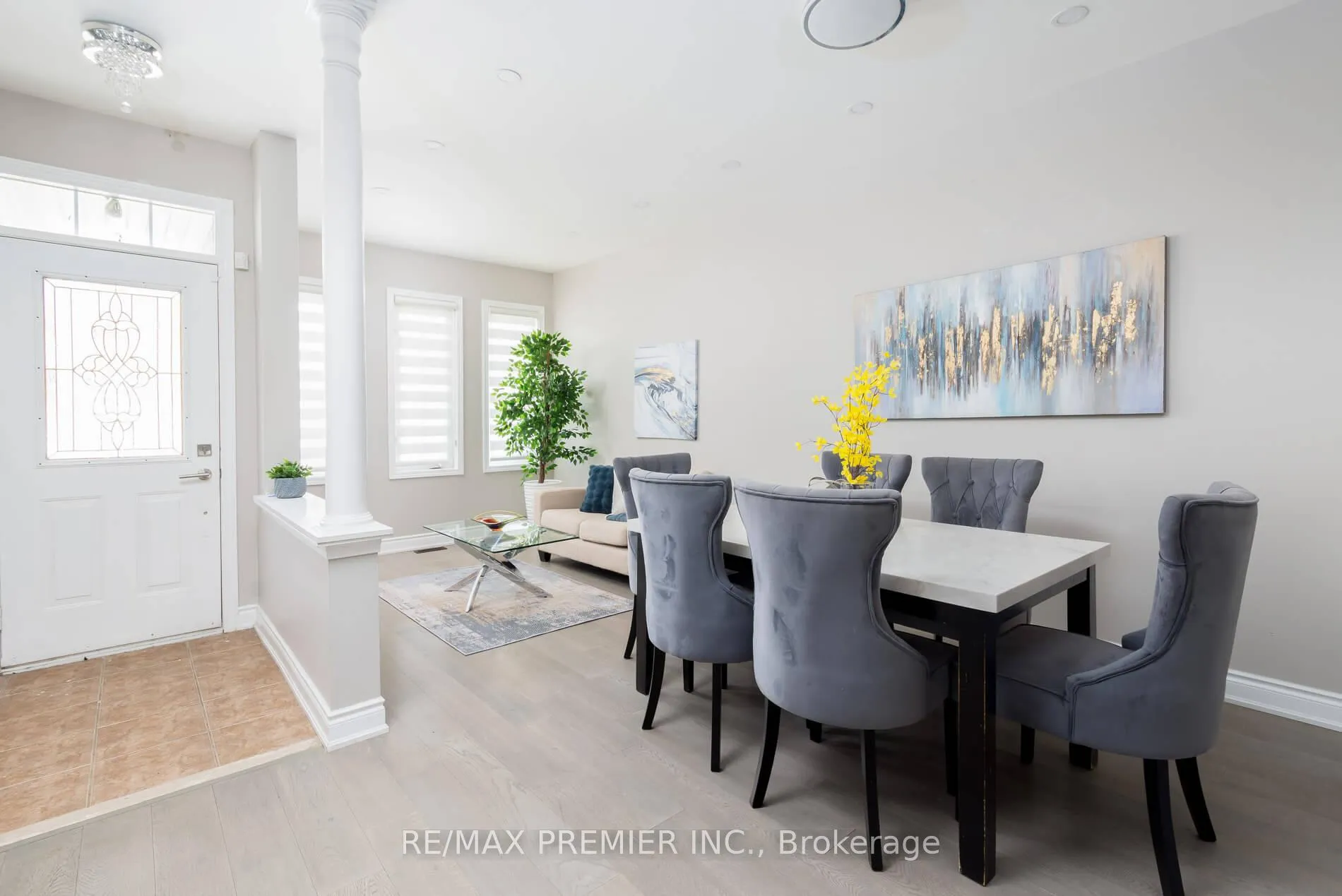 Photo 7 of 140 Dolce Crescent, Vaughan, Vellore Village — HOMEH