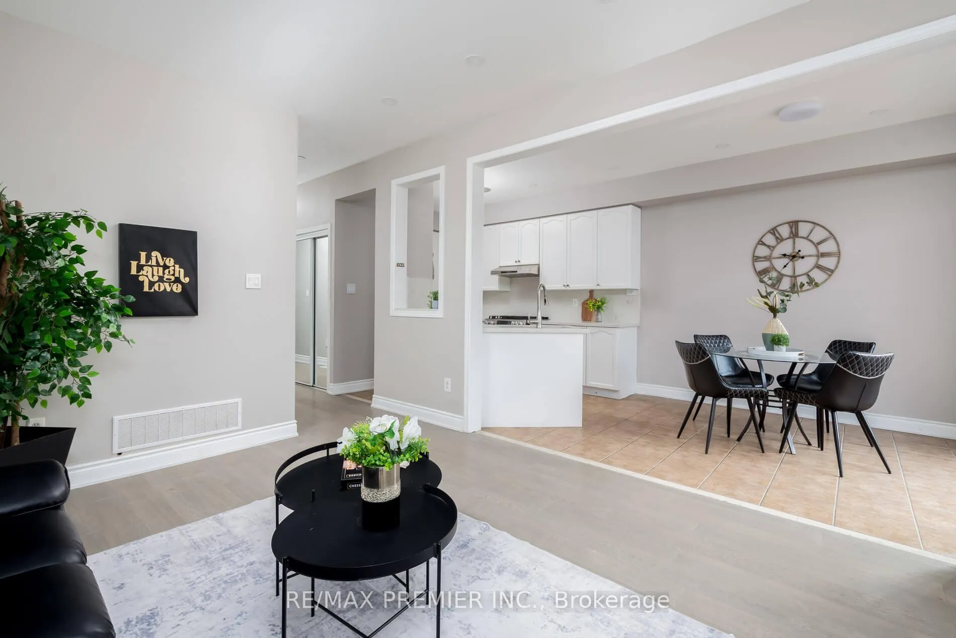 Photo 16 of 140 Dolce Crescent, Vaughan, Vellore Village — HOMEH