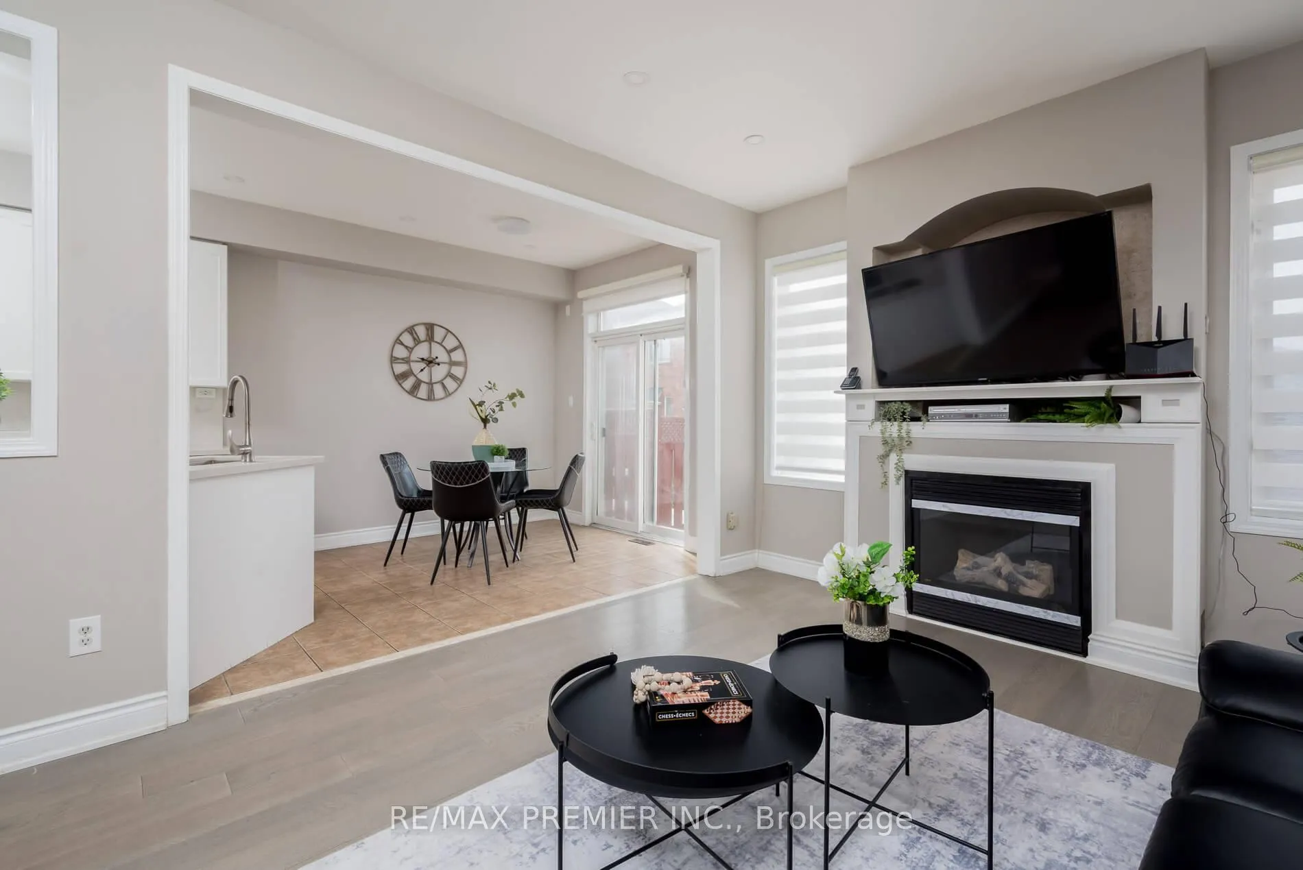 Photo 17 of 140 Dolce Crescent, Vaughan, Vellore Village — HOMEH