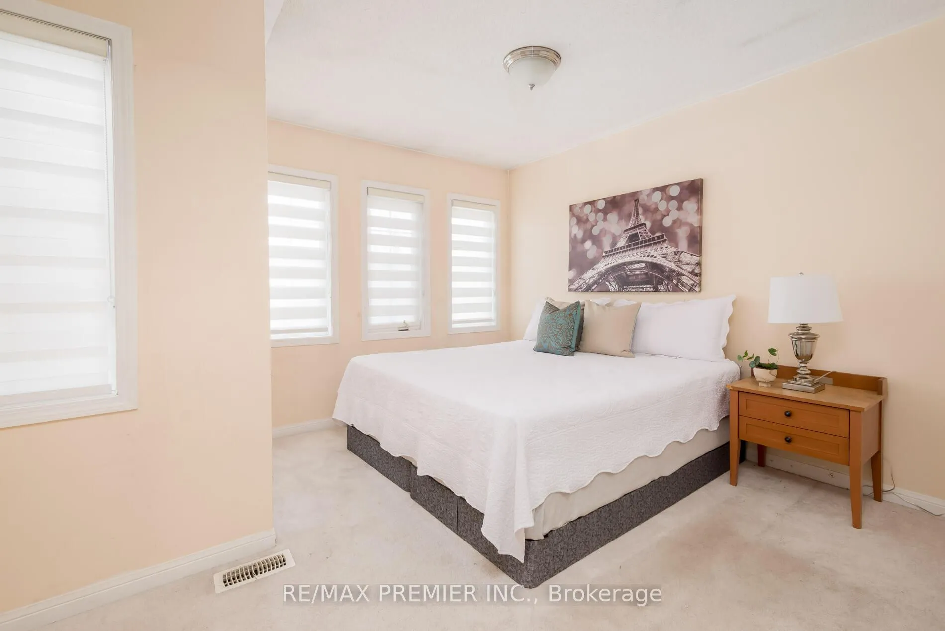 Photo 31 of 140 Dolce Crescent, Vaughan, Vellore Village — HOMEH