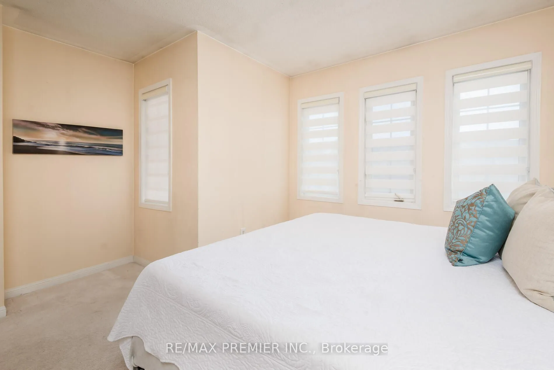 Photo 32 of 140 Dolce Crescent, Vaughan, Vellore Village — HOMEH