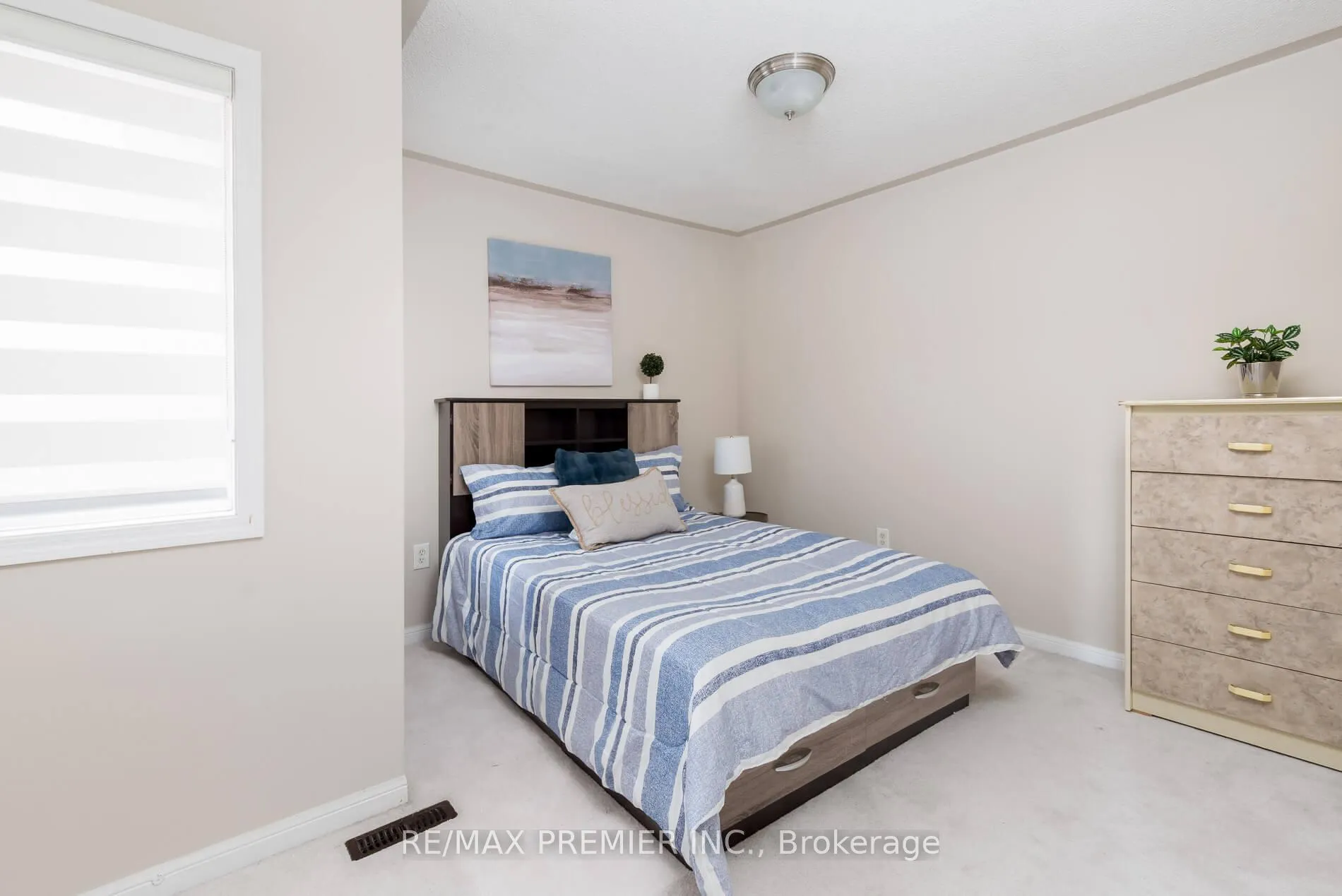Photo 34 of 140 Dolce Crescent, Vaughan, Vellore Village — HOMEH