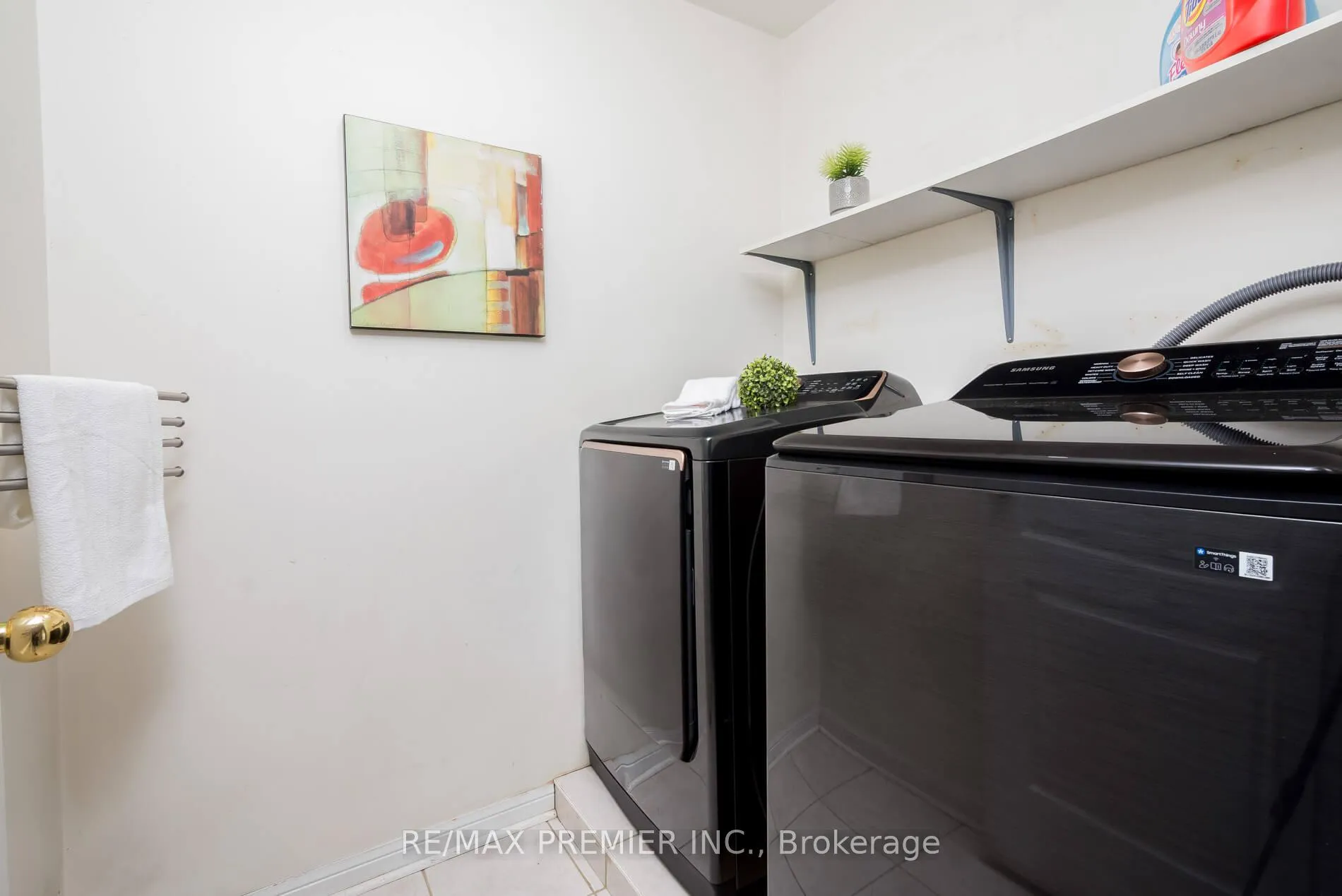 Photo 36 of 140 Dolce Crescent, Vaughan, Vellore Village — HOMEH