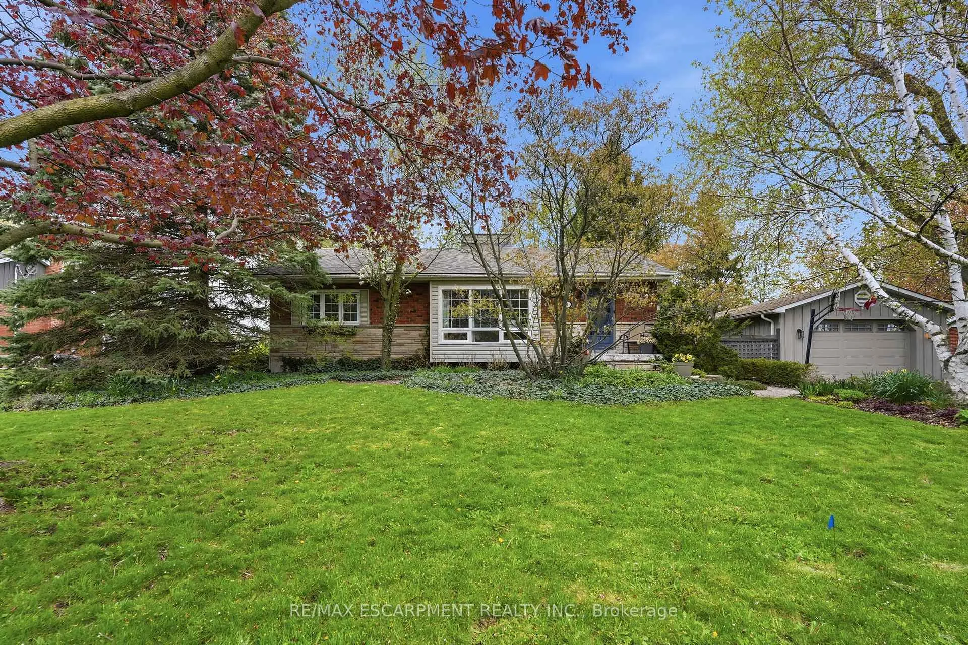 Photo 1 of 21 Brian Boulevard, Hamilton, Waterdown — HOMEH
