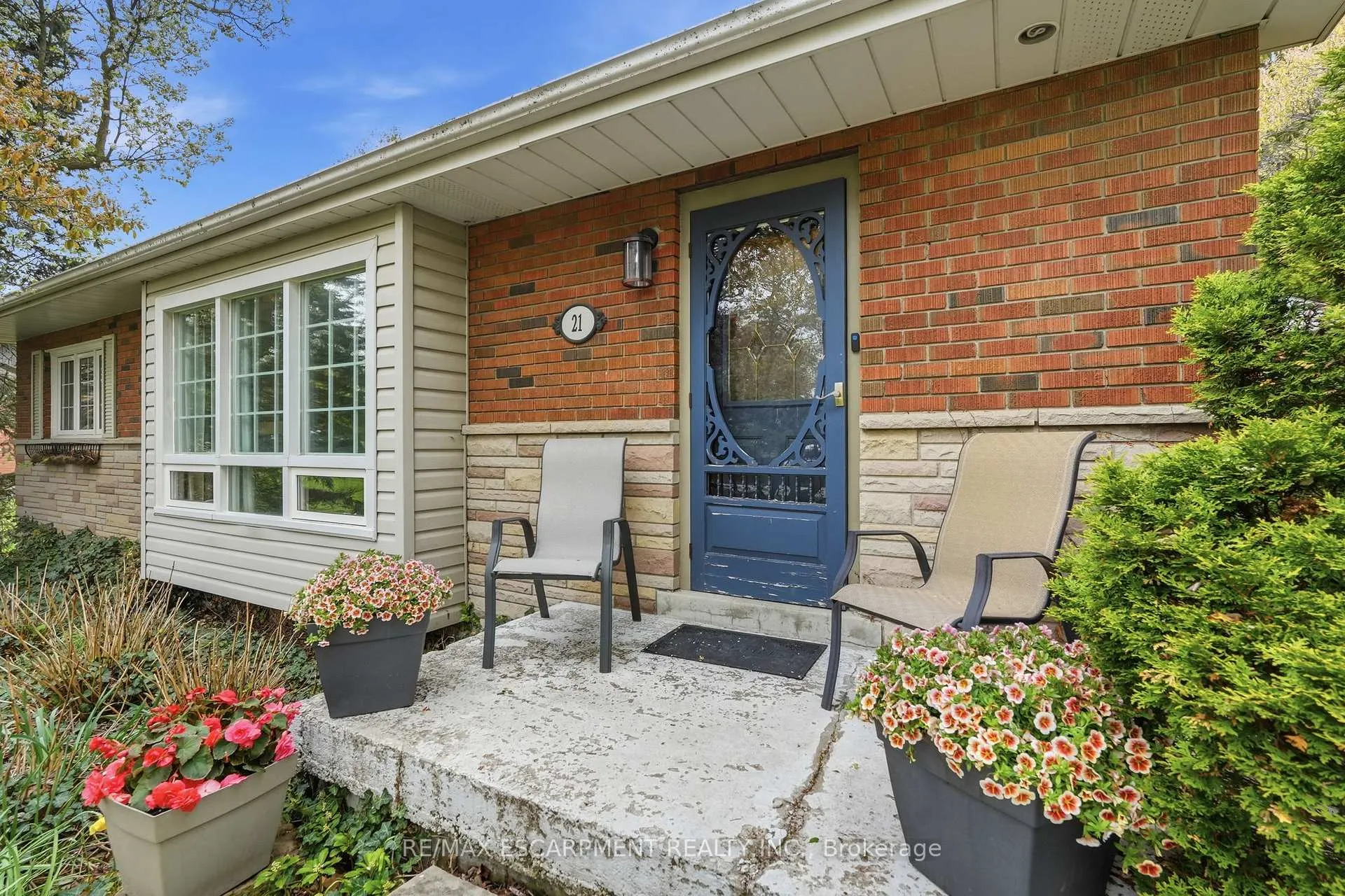 Photo 3 of 21 Brian Boulevard, Hamilton, Waterdown — HOMEH