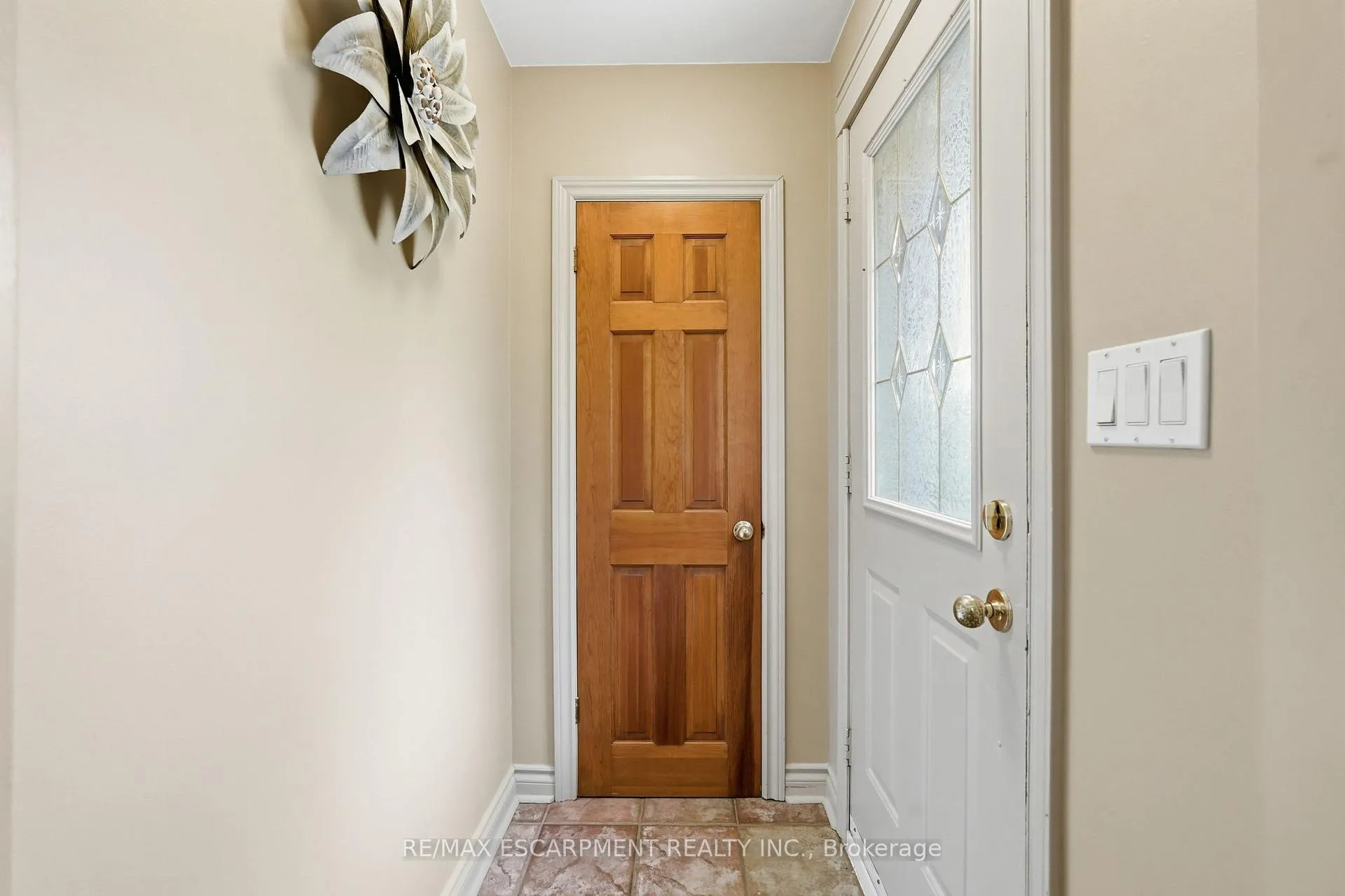 Photo 4 of 21 Brian Boulevard, Hamilton, Waterdown — HOMEH