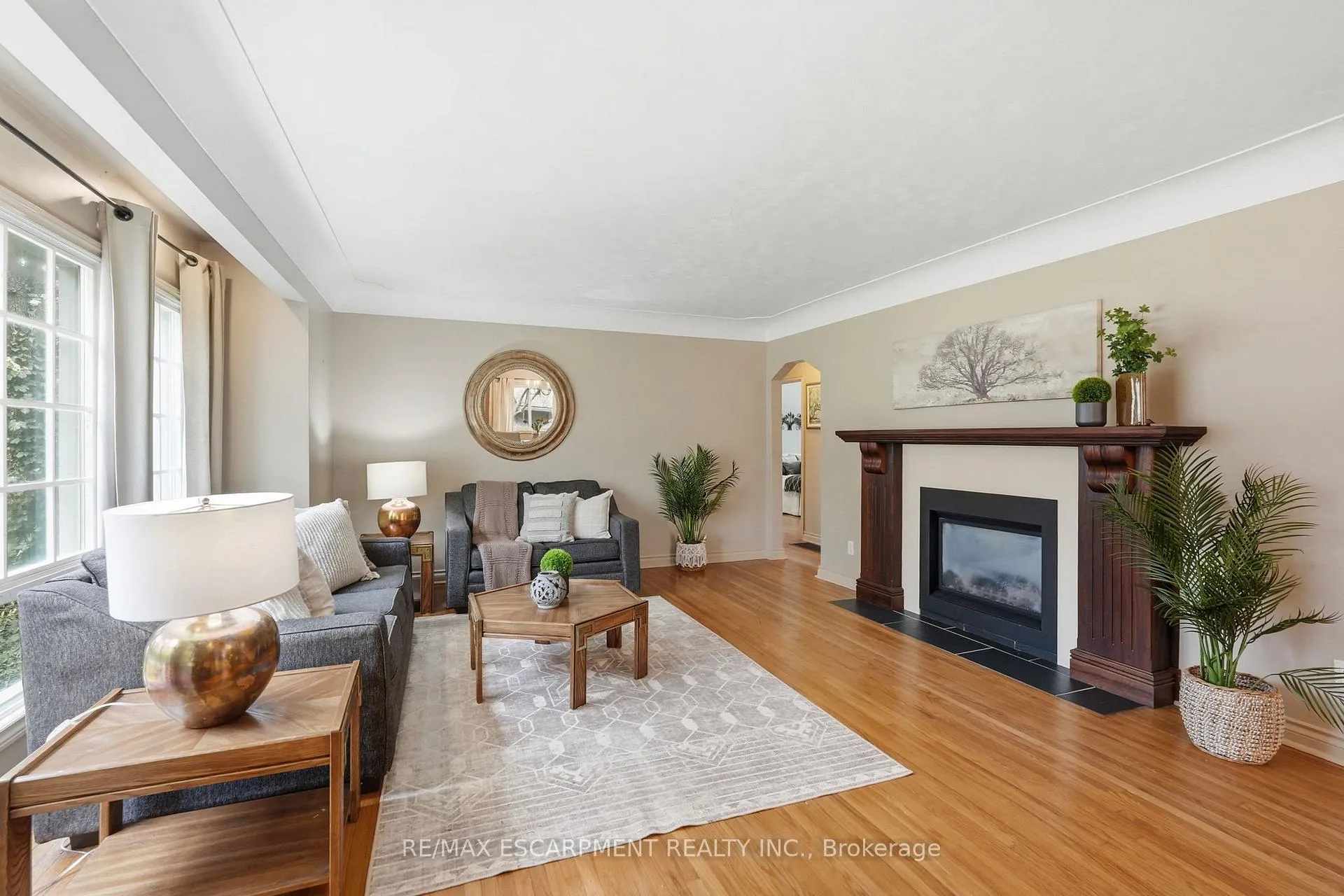 Photo 5 of 21 Brian Boulevard, Hamilton, Waterdown — HOMEH