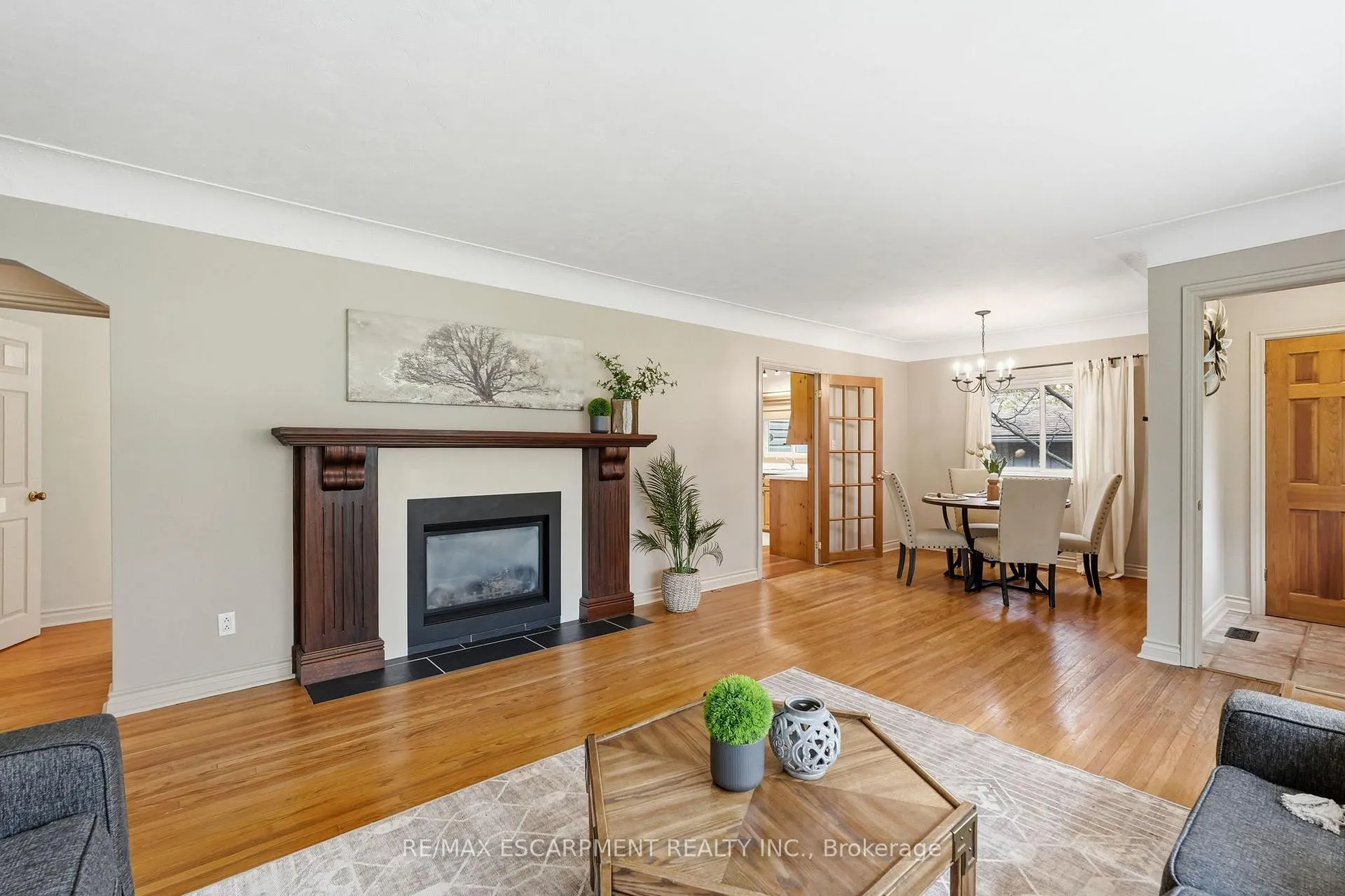 Photo 8 of 21 Brian Boulevard, Hamilton, Waterdown — HOMEH