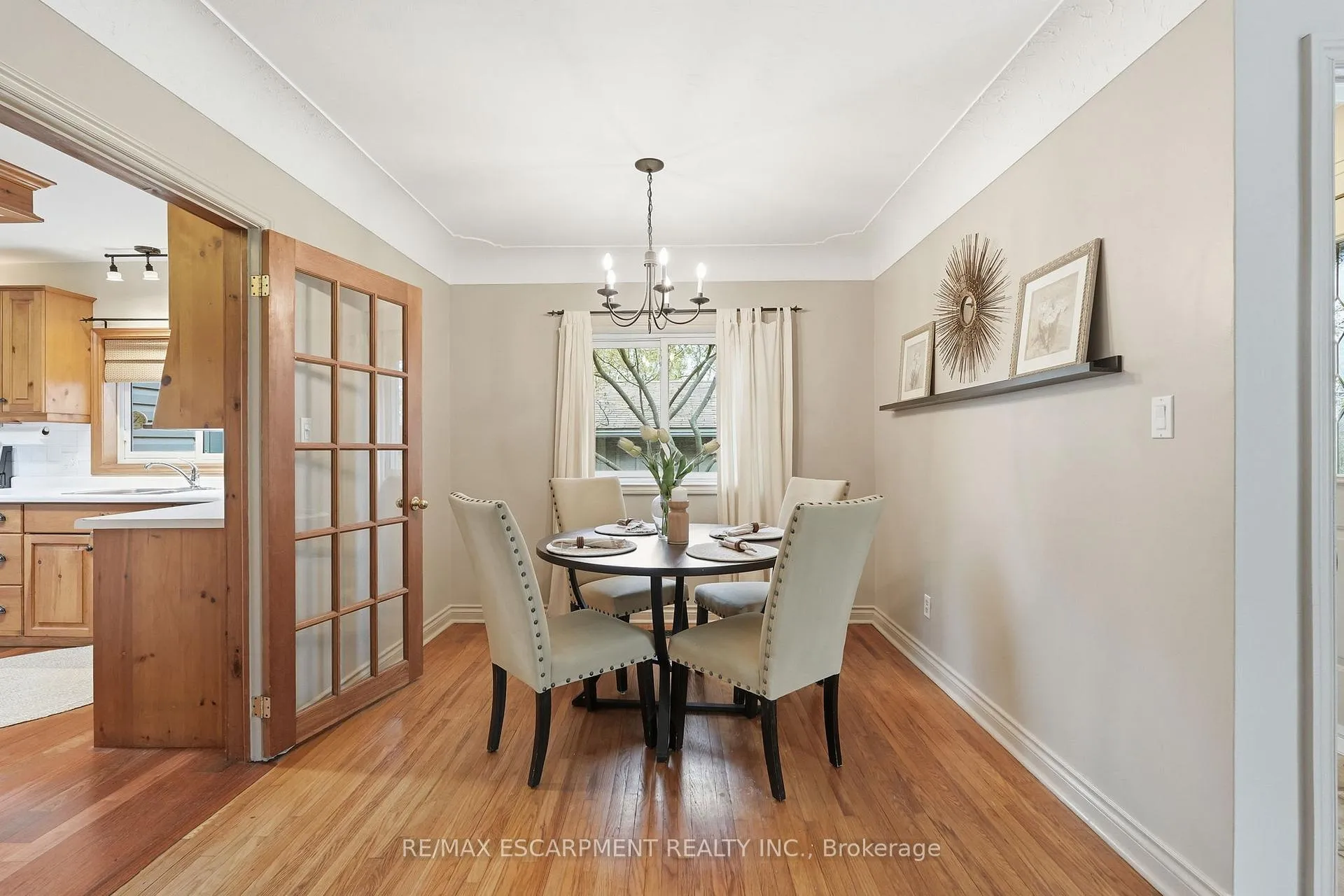 Photo 9 of 21 Brian Boulevard, Hamilton, Waterdown — HOMEH