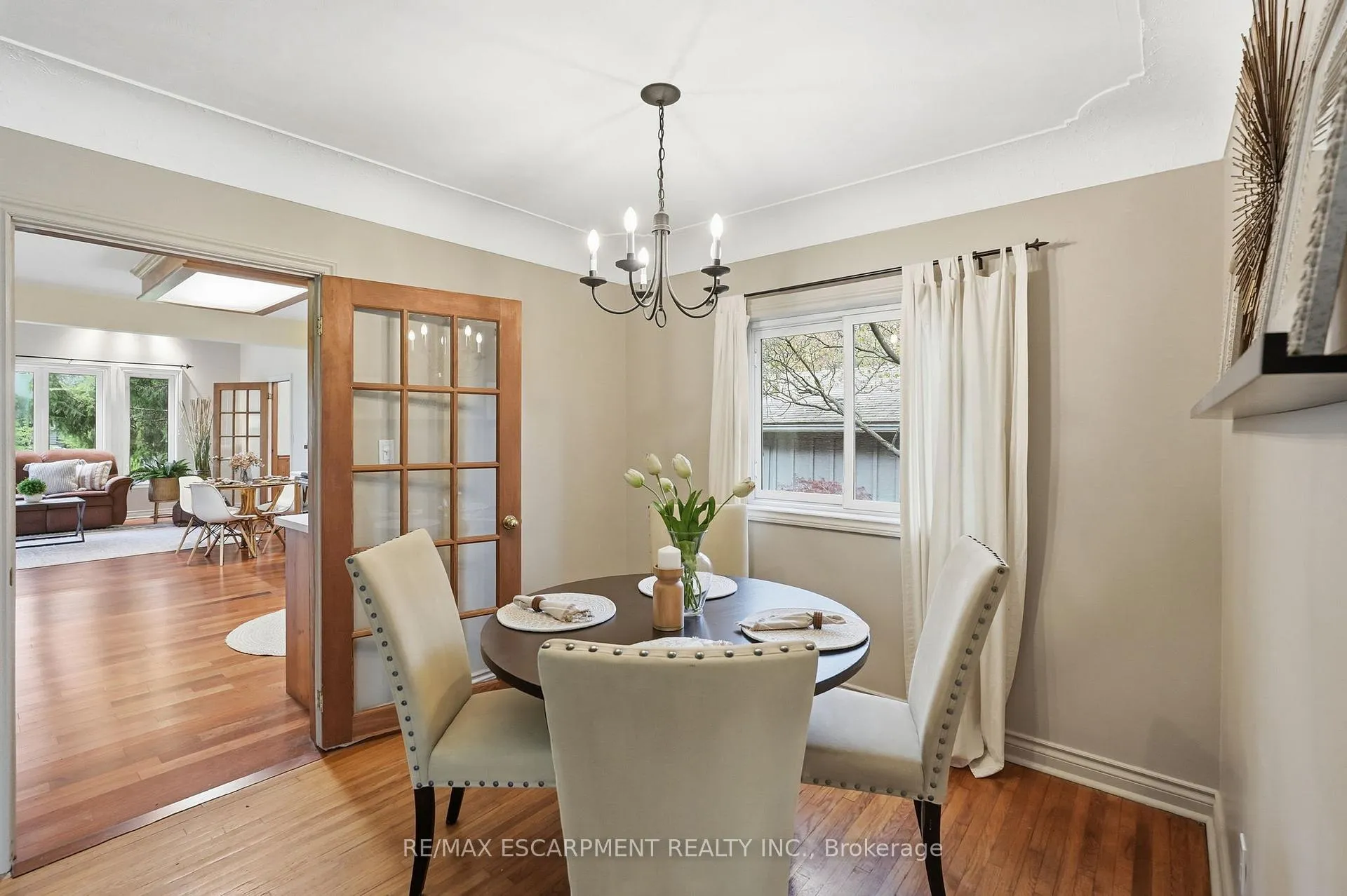 Photo 10 of 21 Brian Boulevard, Hamilton, Waterdown — HOMEH