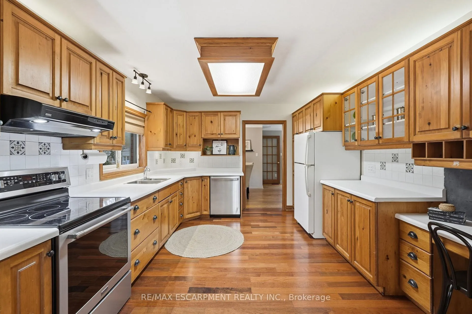 Photo 13 of 21 Brian Boulevard, Hamilton, Waterdown — HOMEH