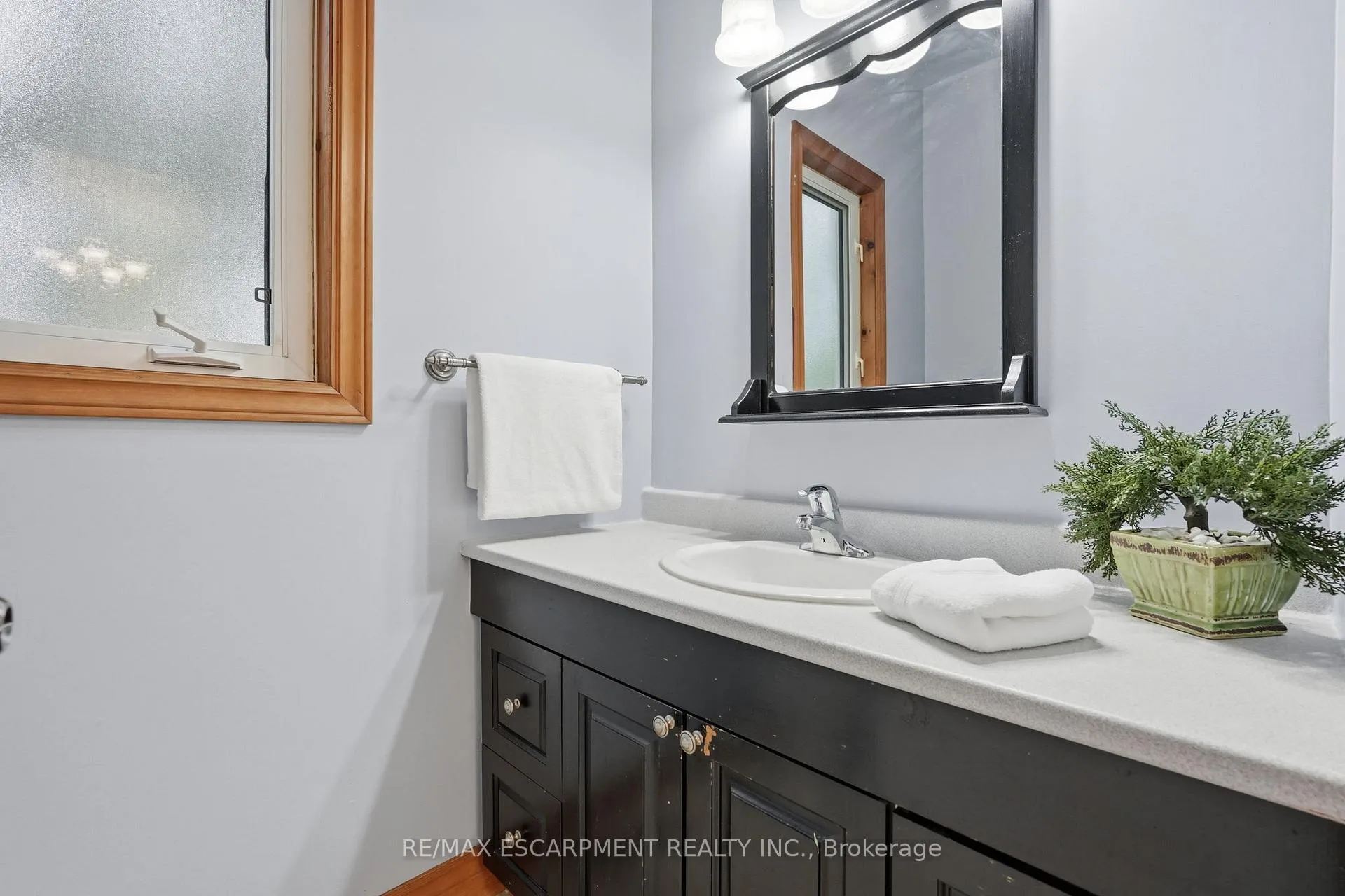 Photo 21 of 21 Brian Boulevard, Hamilton, Waterdown — HOMEH