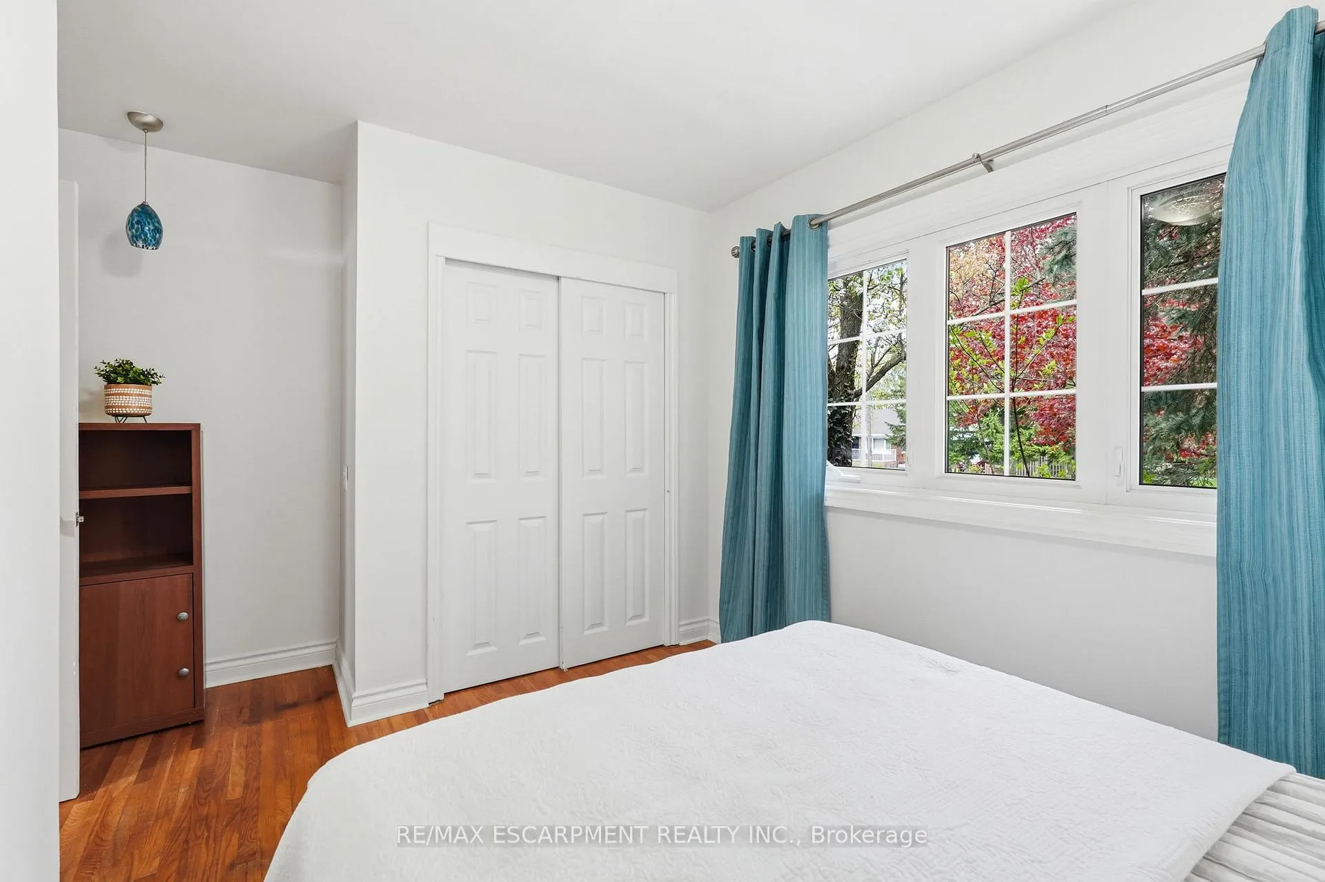 Photo 24 of 21 Brian Boulevard, Hamilton, Waterdown — HOMEH