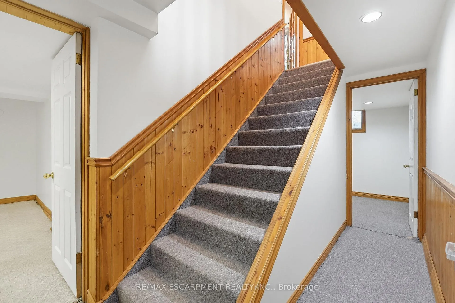 Photo 31 of 21 Brian Boulevard, Hamilton, Waterdown — HOMEH