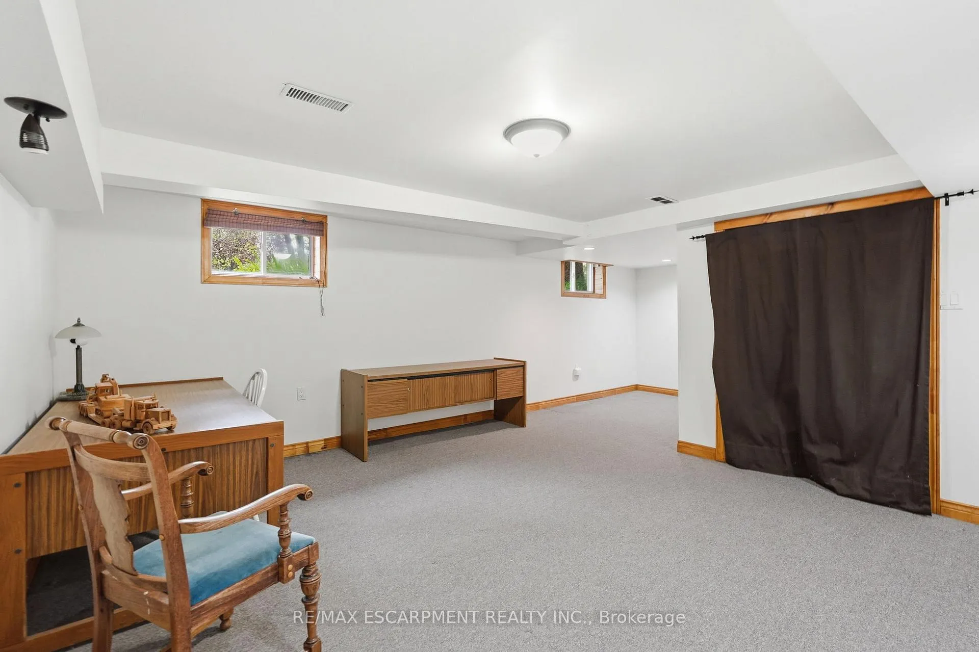 Photo 33 of 21 Brian Boulevard, Hamilton, Waterdown — HOMEH