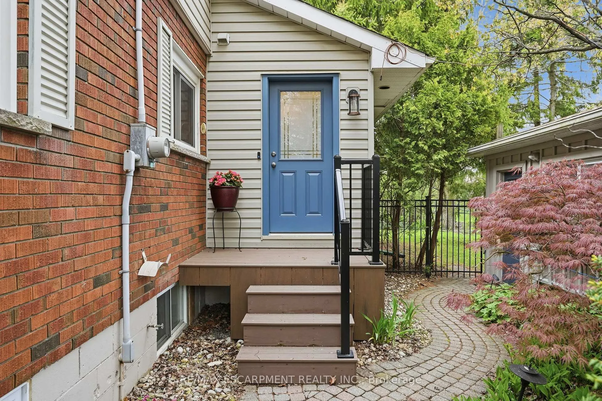 Photo 39 of 21 Brian Boulevard, Hamilton, Waterdown — HOMEH
