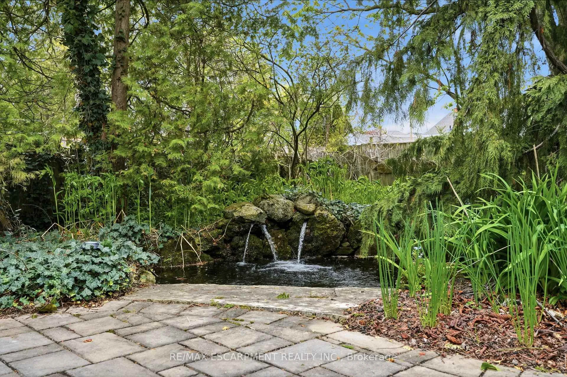 Photo 44 of 21 Brian Boulevard, Hamilton, Waterdown — HOMEH