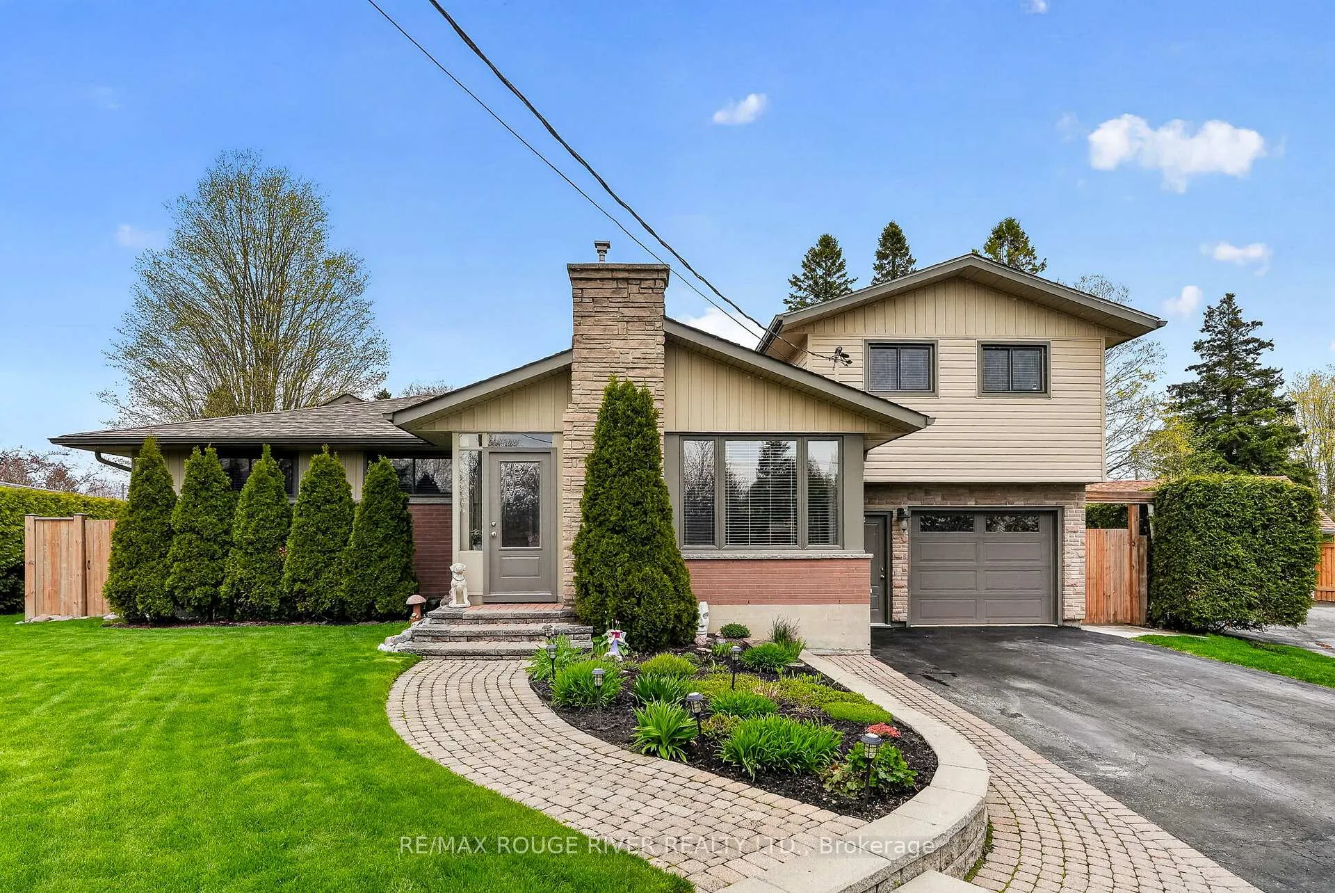 Photo 1 of 6 St. Lawrence Place, Cobourg — HOMEH