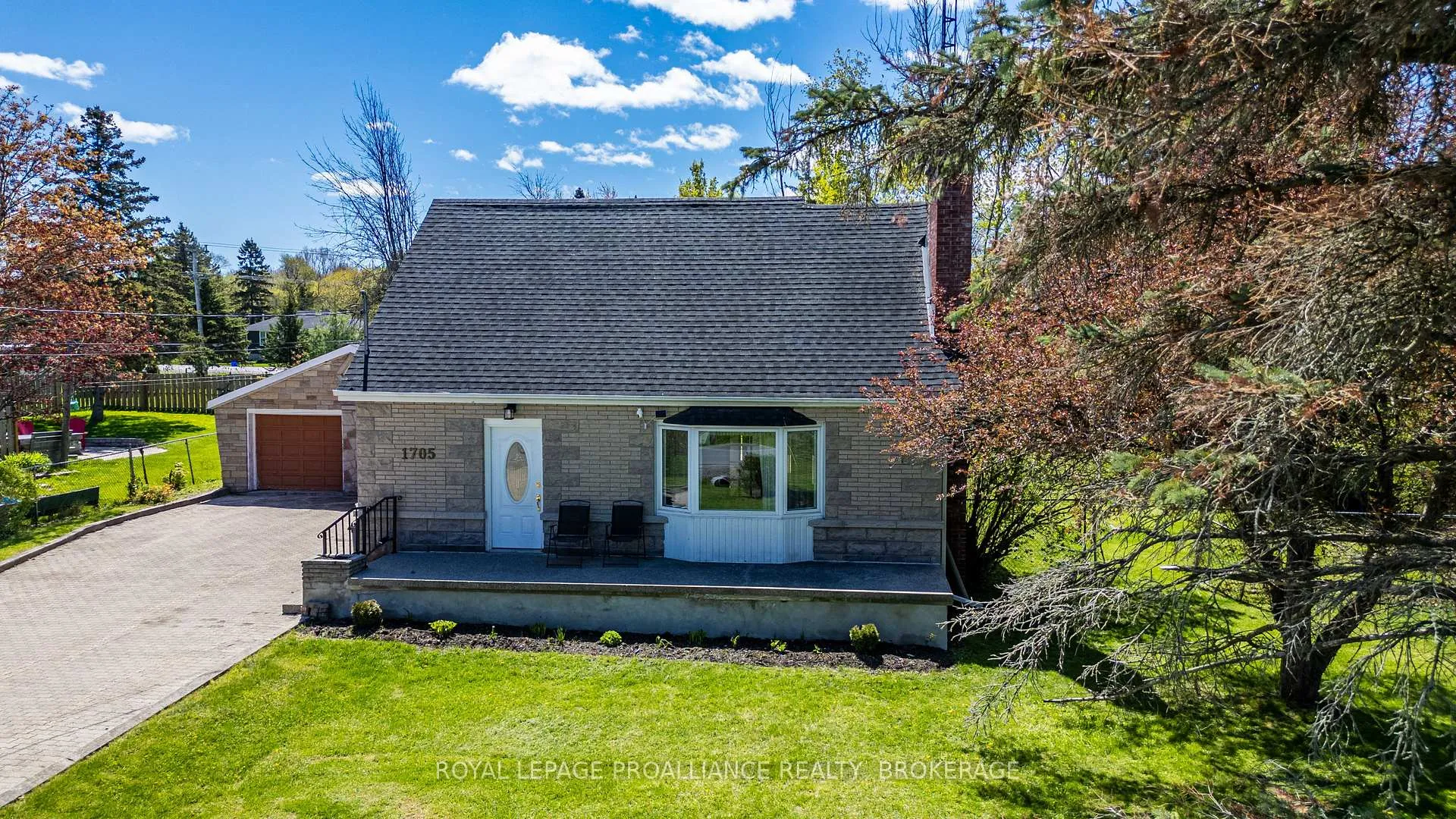 Photo 4 of 1705 Marian Crescent, Kingston, City North of 401 — HOMEH