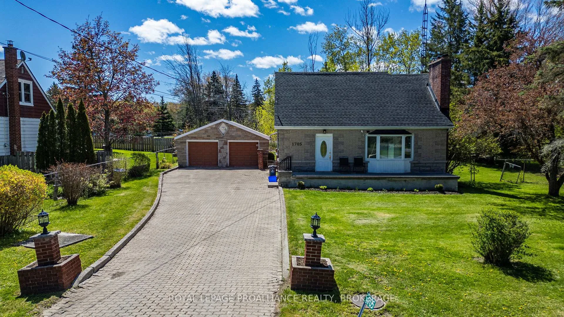 Photo 8 of 1705 Marian Crescent, Kingston, City North of 401 — HOMEH