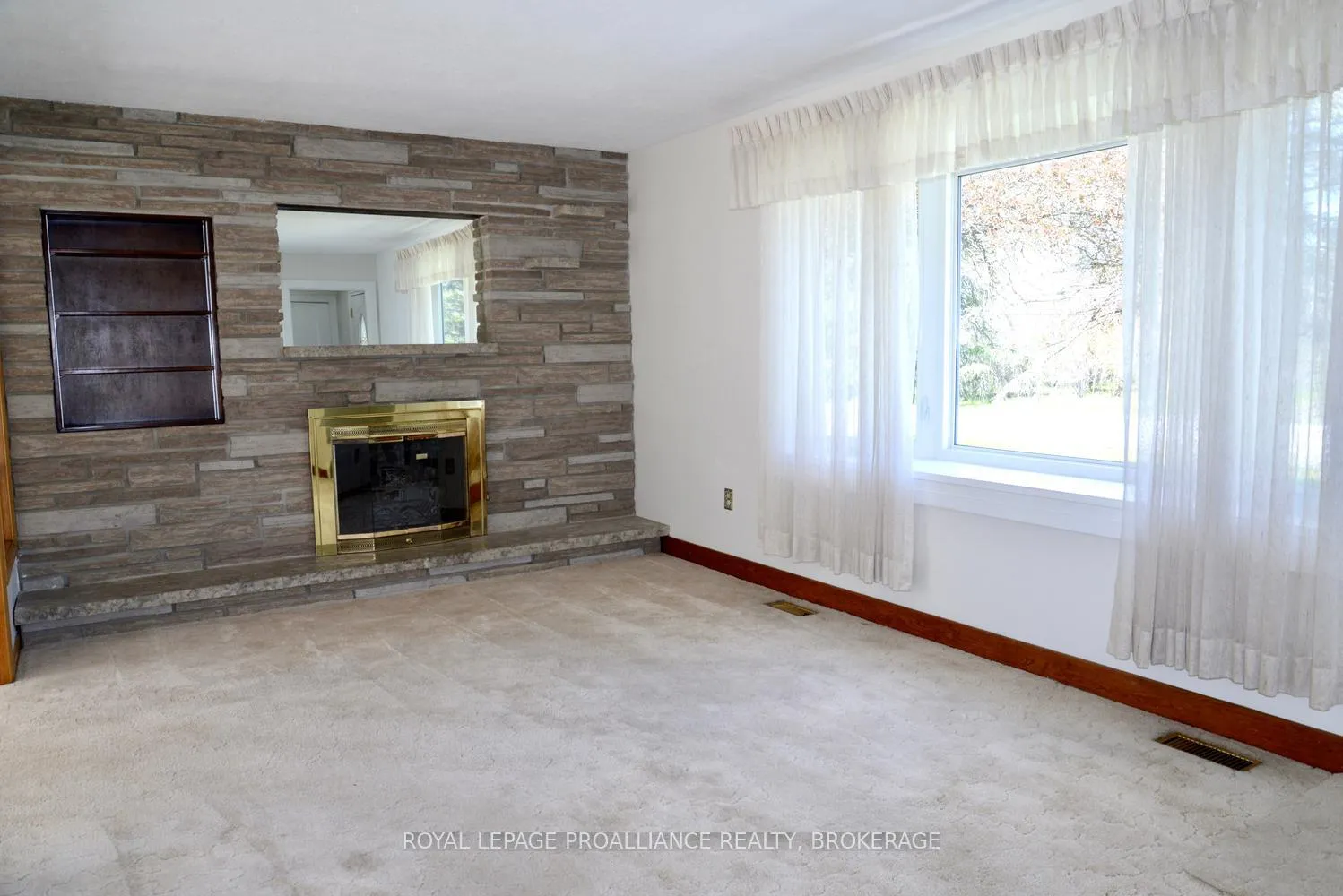 Photo 17 of 1705 Marian Crescent, Kingston, City North of 401 — HOMEH