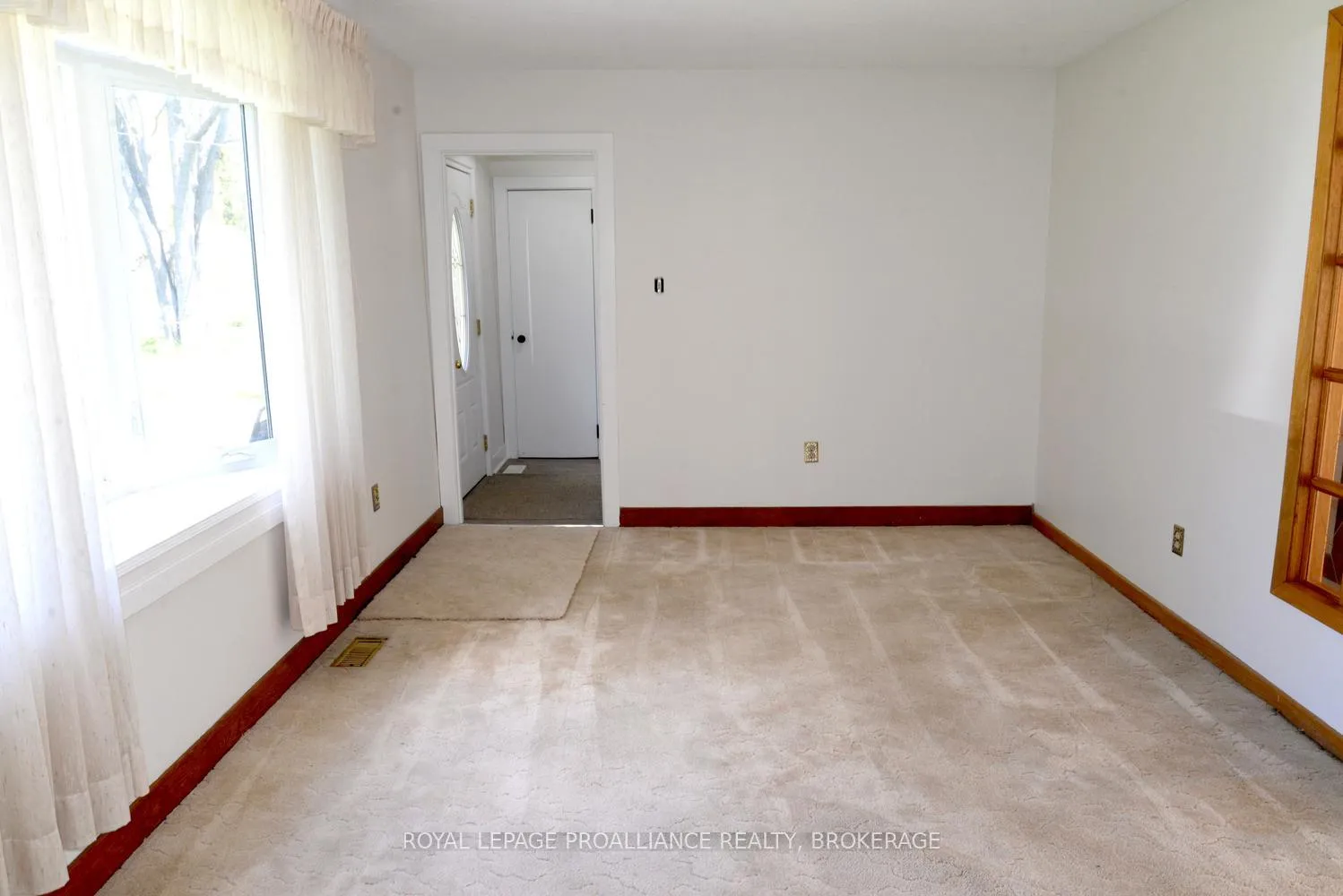 Photo 18 of 1705 Marian Crescent, Kingston, City North of 401 — HOMEH