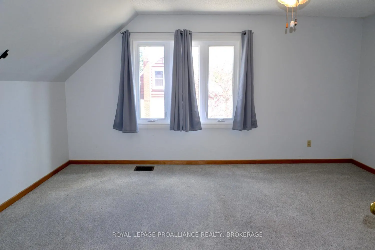 Photo 31 of 1705 Marian Crescent, Kingston, City North of 401 — HOMEH