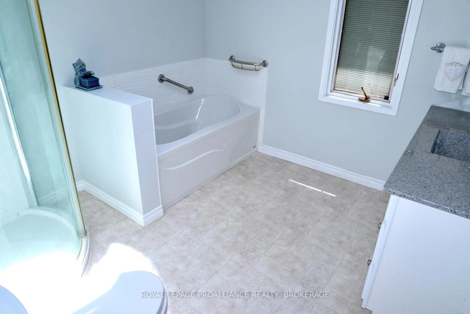 Photo 33 of 1705 Marian Crescent, Kingston, City North of 401 — HOMEH
