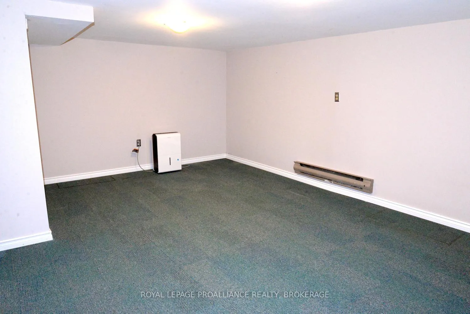 Photo 38 of 1705 Marian Crescent, Kingston, City North of 401 — HOMEH