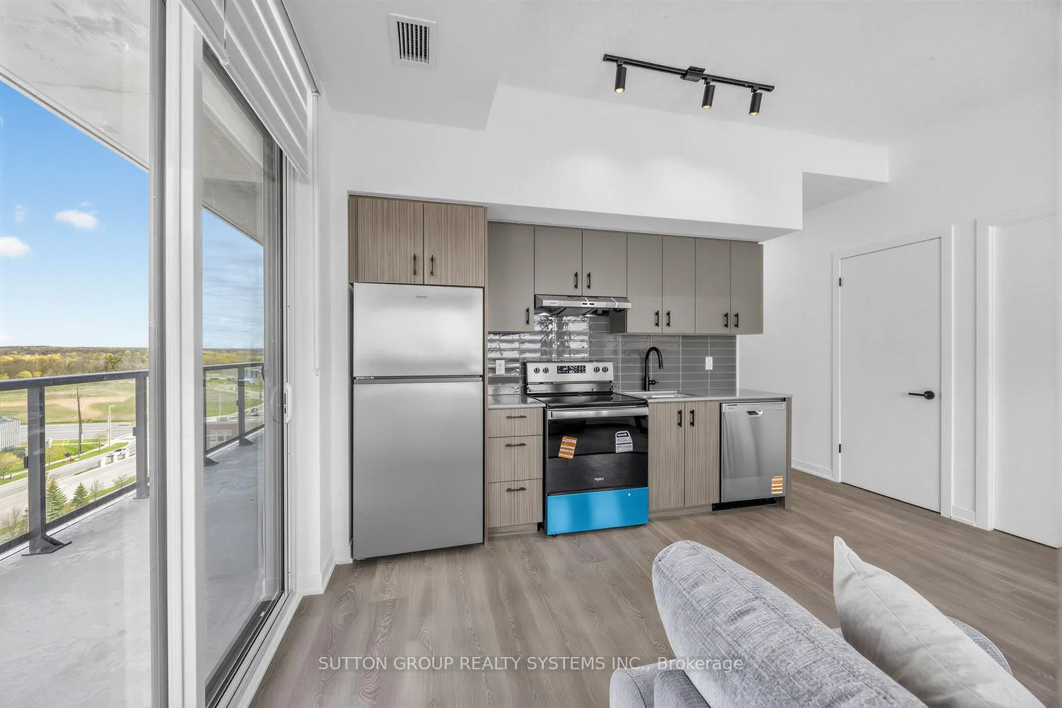 Photo 16 of Unit C 902, 4878 Powers Common, Burlington, Alton — HOMEH