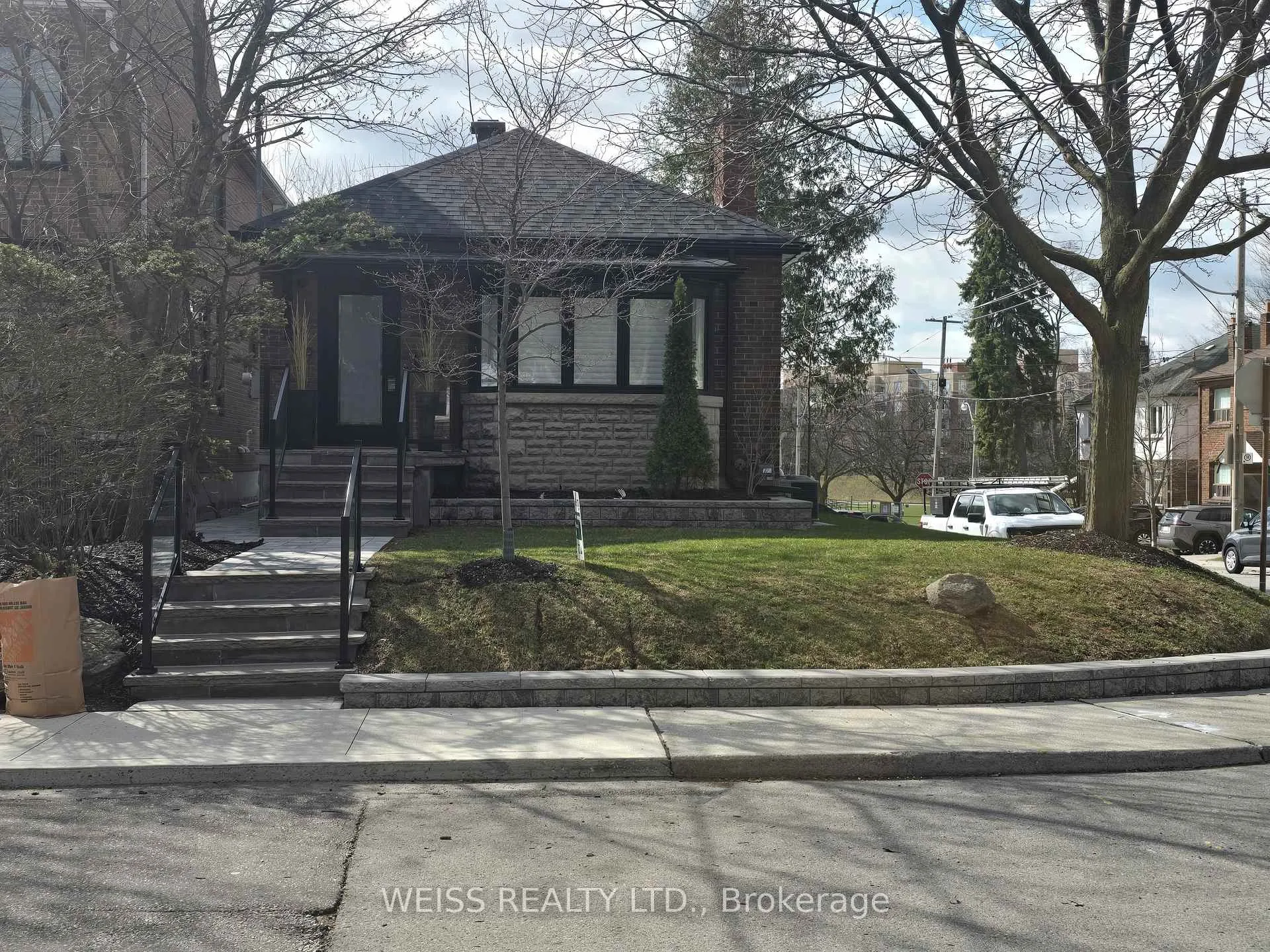 Front of 199 Glengarry Avenue