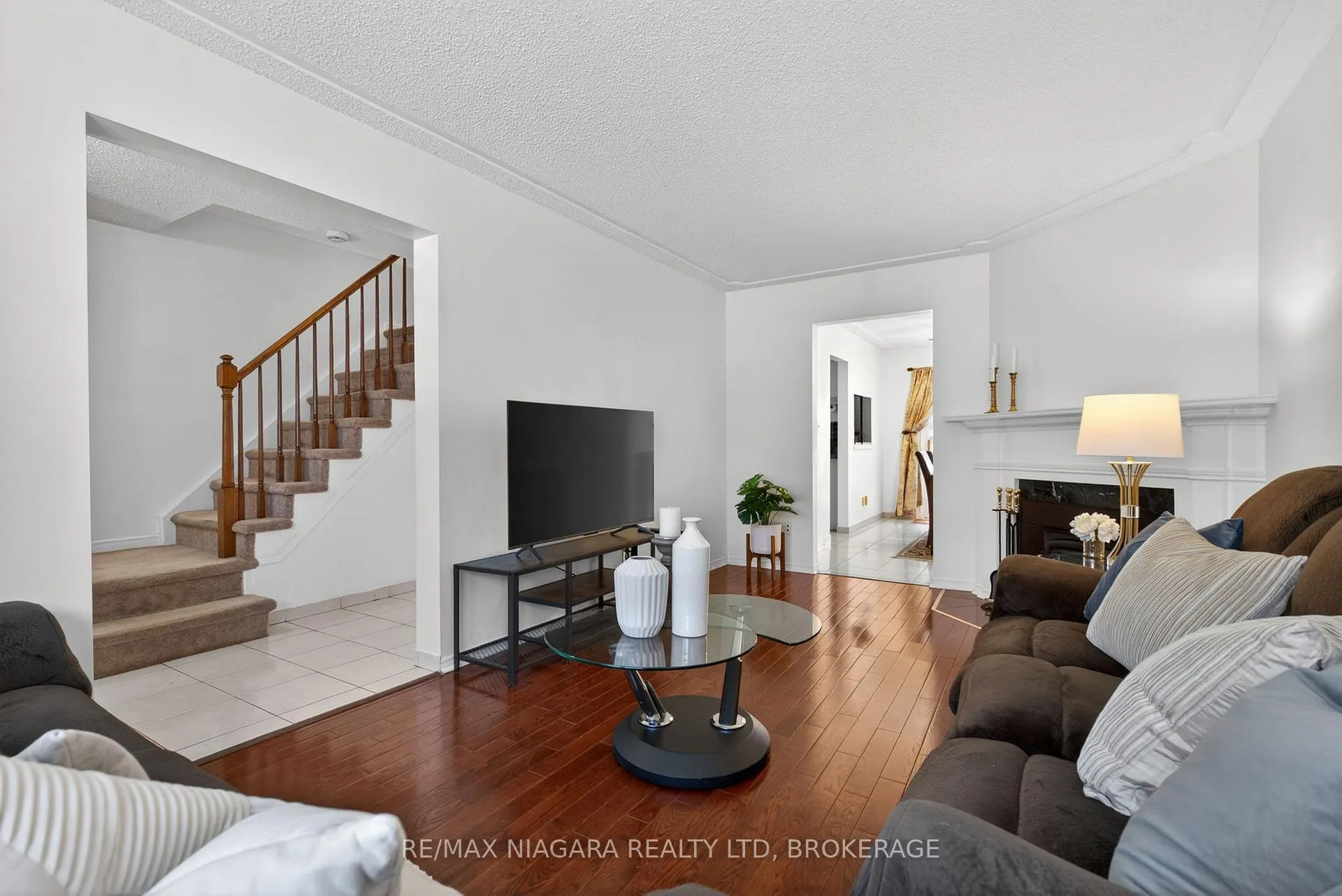 Photo 3 of 23 Windward Street, St. Catharines, Carlton/Bunting — HOMEH