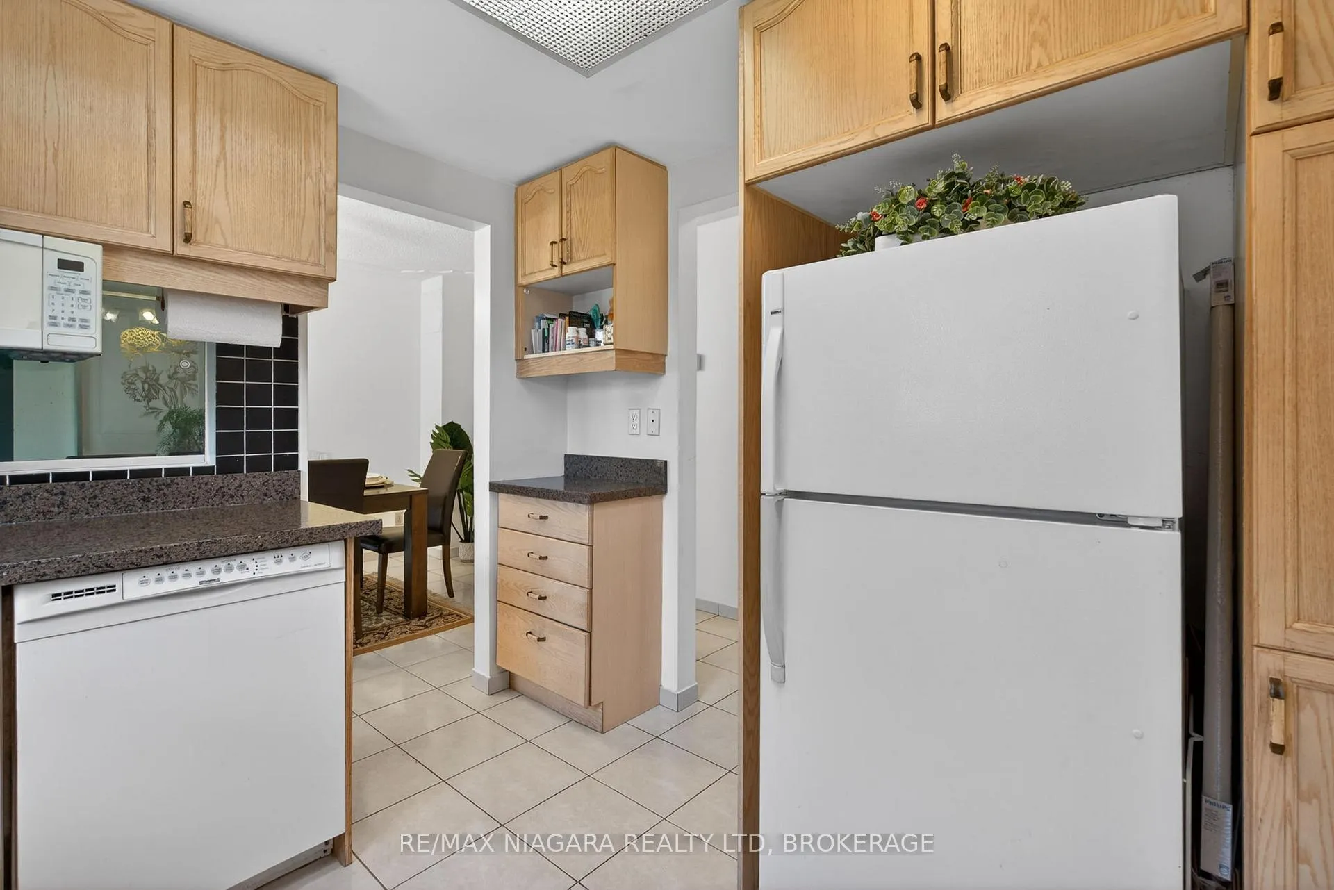 Photo 12 of 23 Windward Street, St. Catharines, Carlton/Bunting — HOMEH