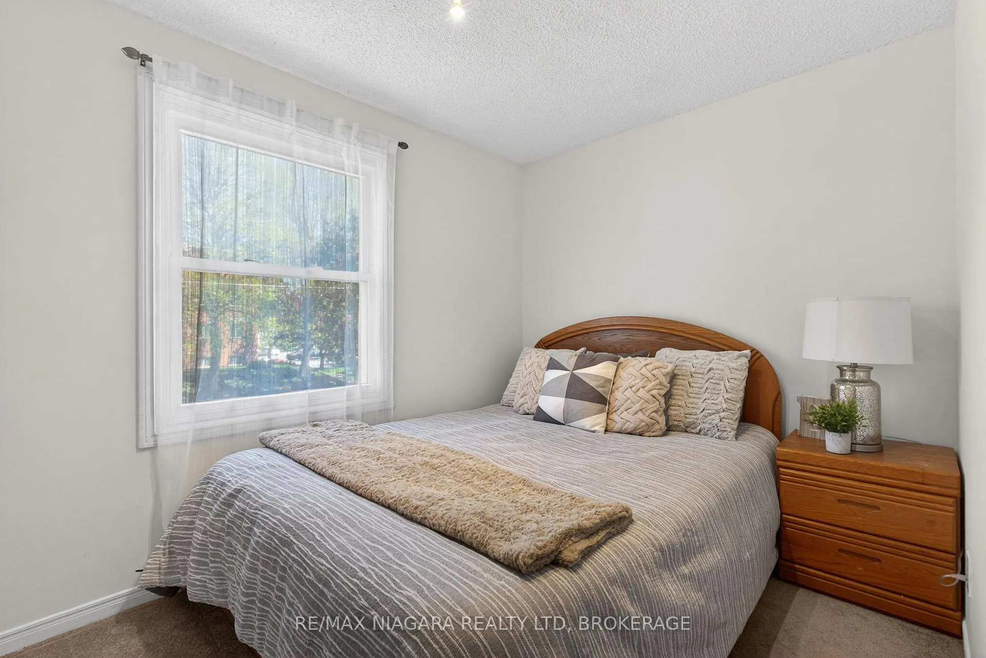 Photo 20 of 23 Windward Street, St. Catharines, Carlton/Bunting — HOMEH