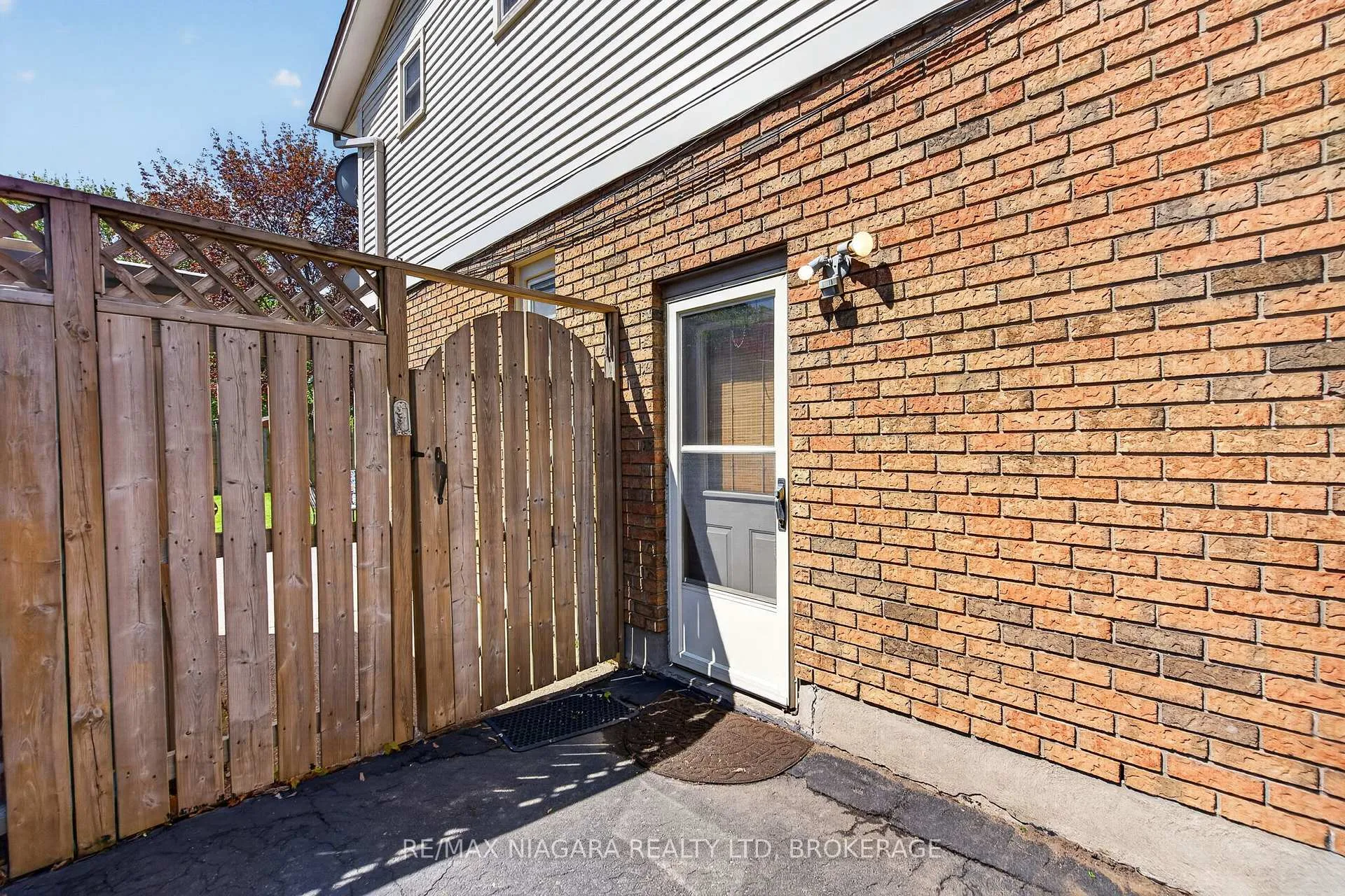 Photo 33 of 23 Windward Street, St. Catharines, Carlton/Bunting — HOMEH