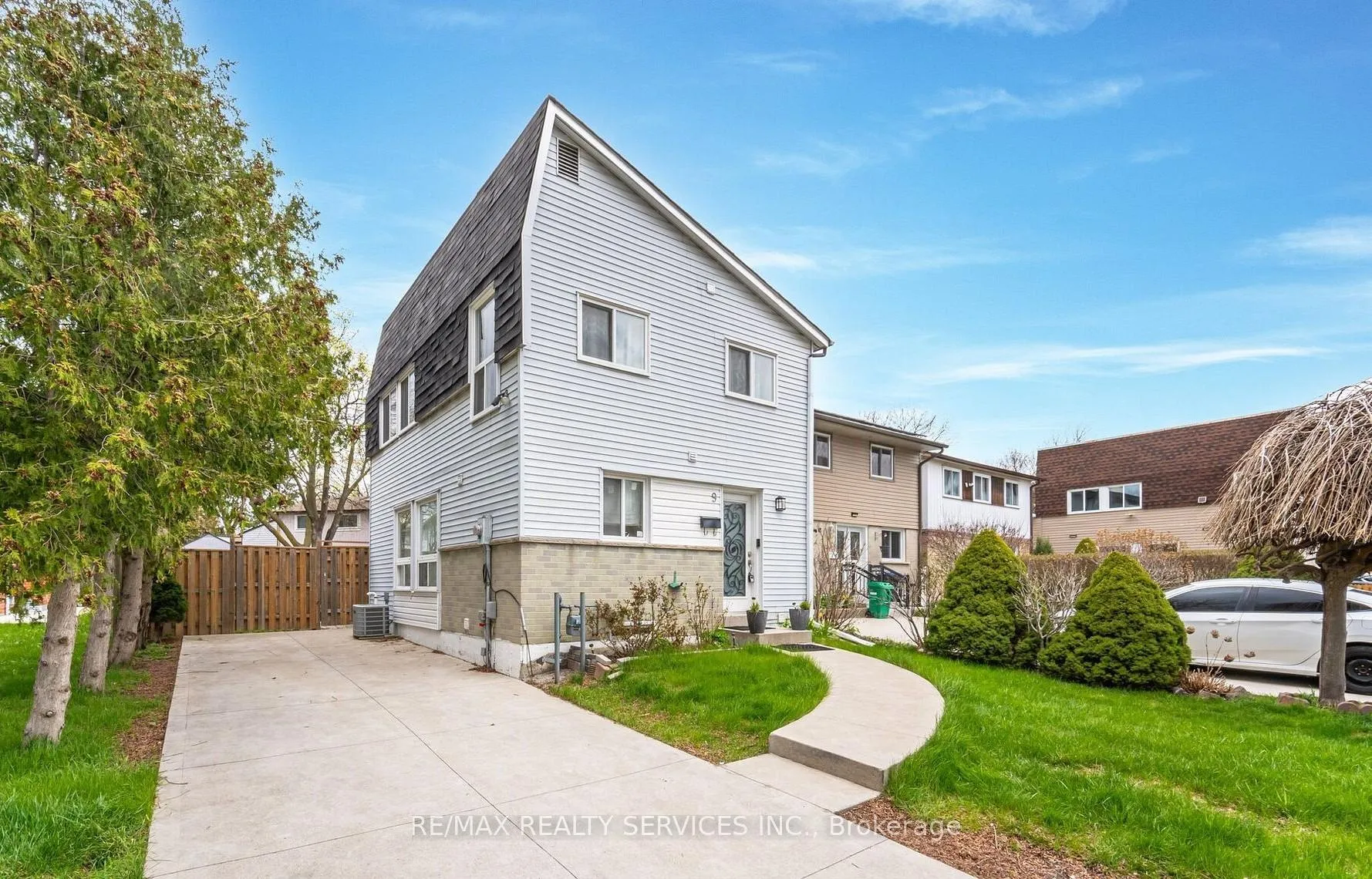 Photo 1 of 9 Hawkins Court, Brampton, Central Park — HOMEH