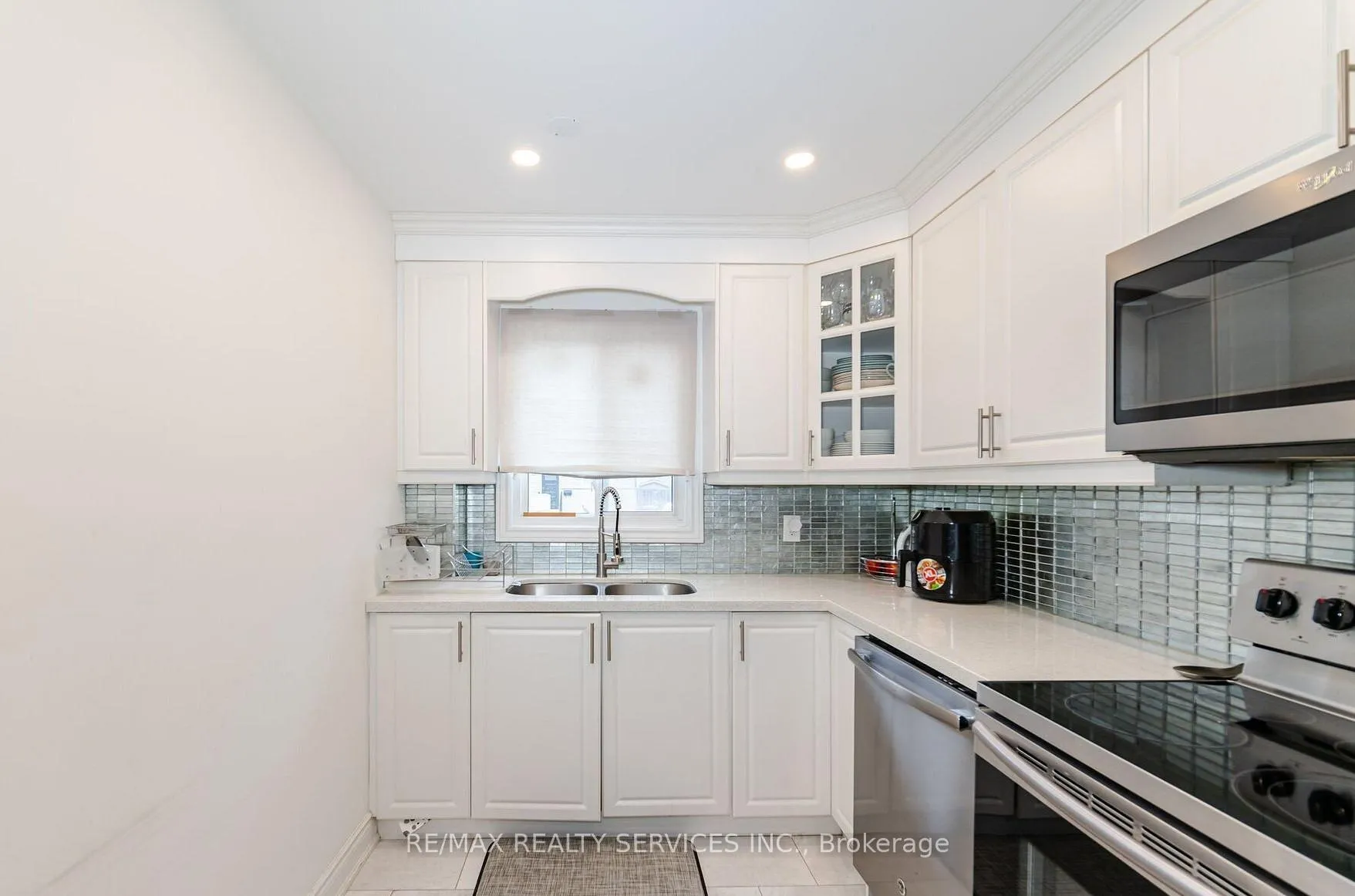 Photo 4 of 9 Hawkins Court, Brampton, Central Park — HOMEH
