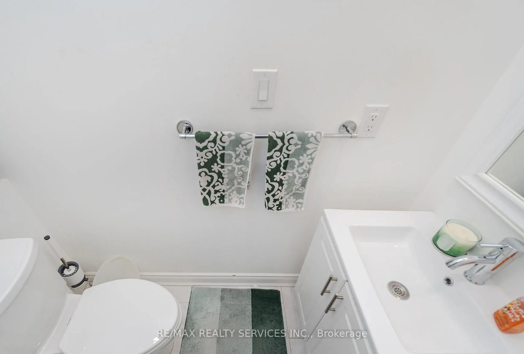 Photo 7 of 9 Hawkins Court, Brampton, Central Park — HOMEH