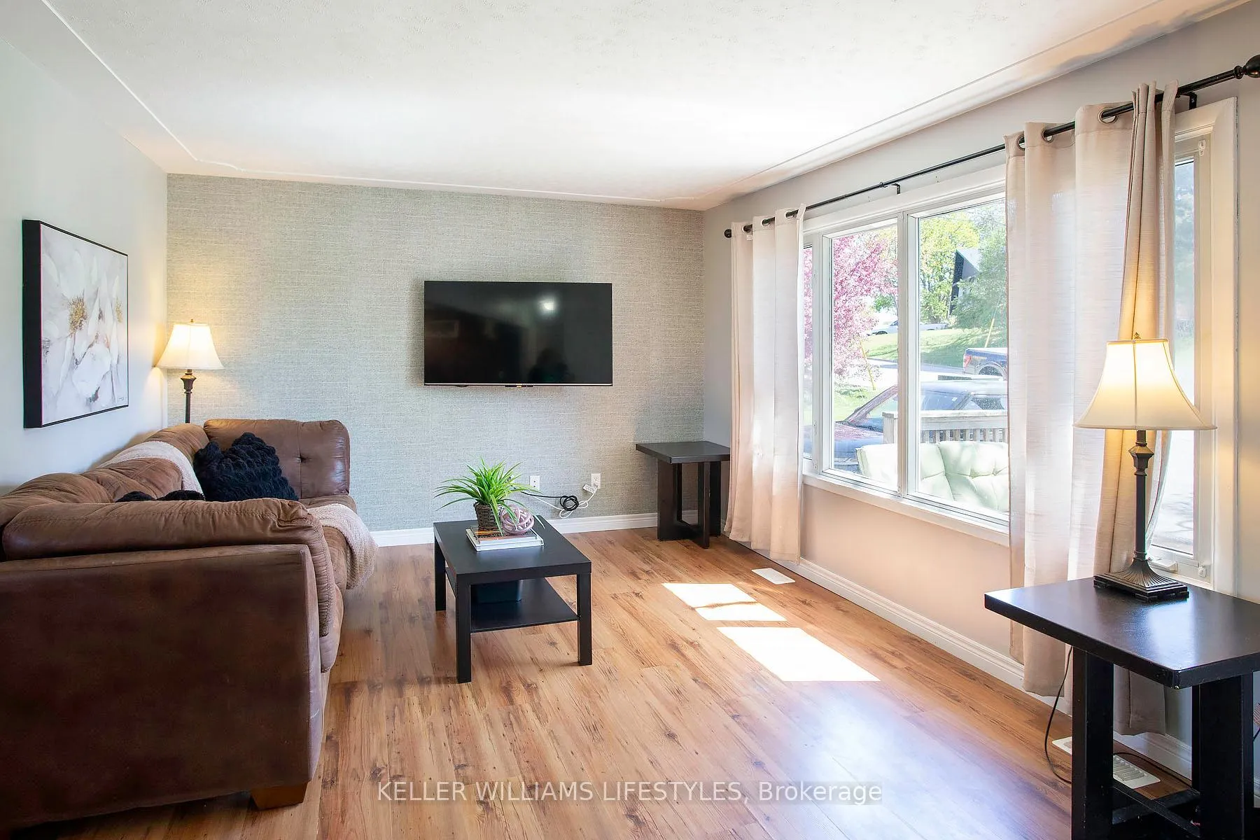 Photo 5 of 1043 Eagle Drive, London, South J — HOMEH