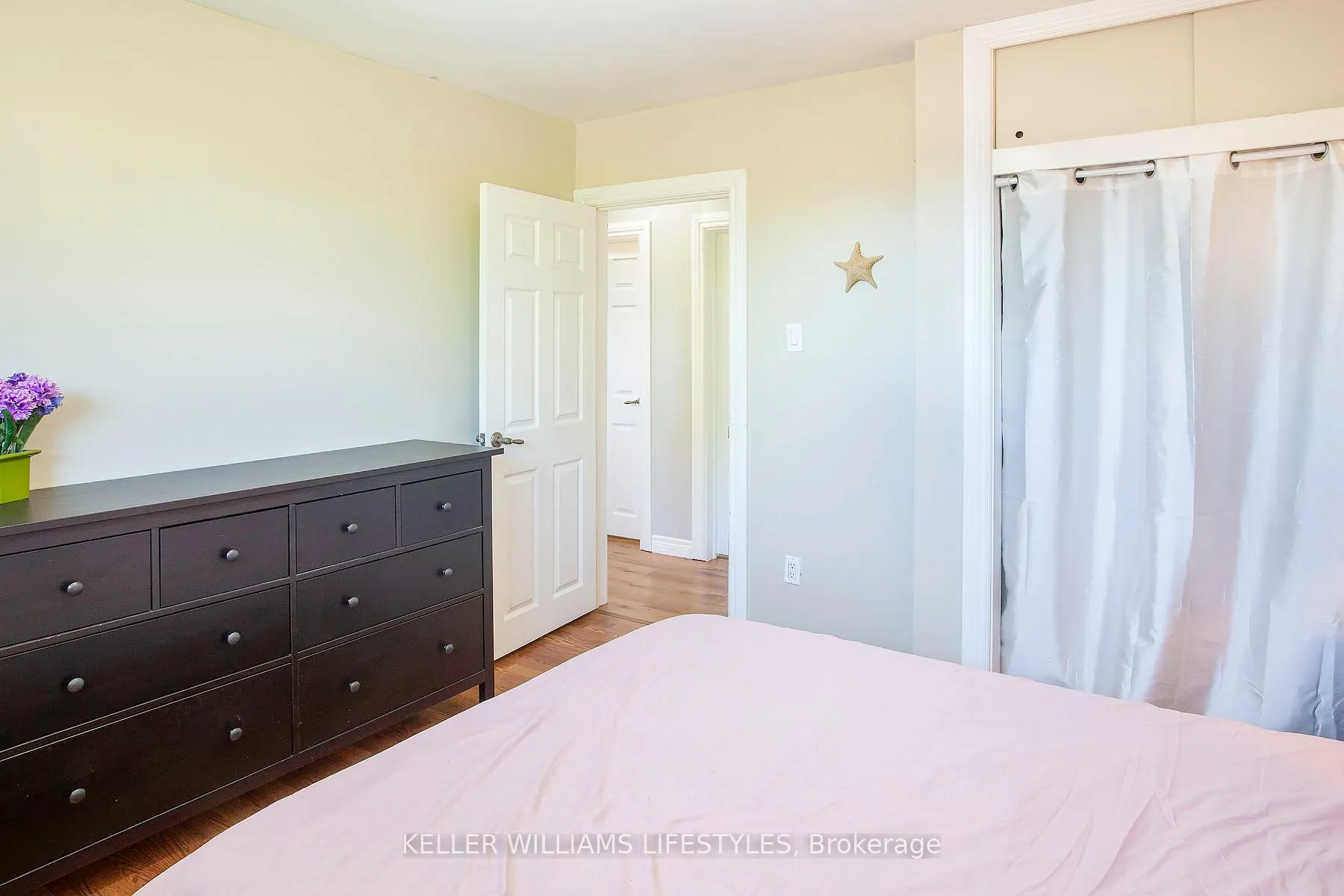 Photo 13 of 1043 Eagle Drive, London, South J — HOMEH