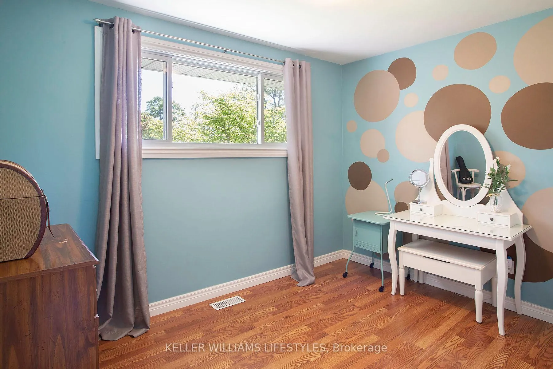 Photo 14 of 1043 Eagle Drive, London, South J — HOMEH