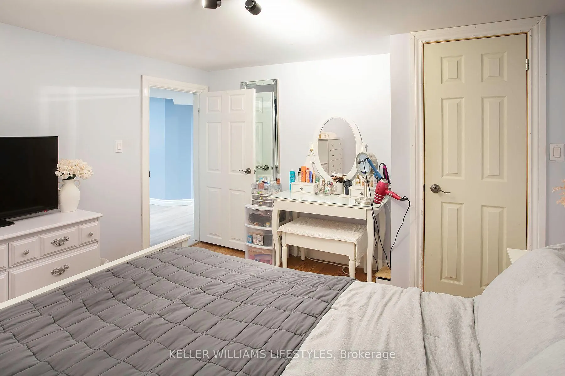 Photo 24 of 1043 Eagle Drive, London, South J — HOMEH
