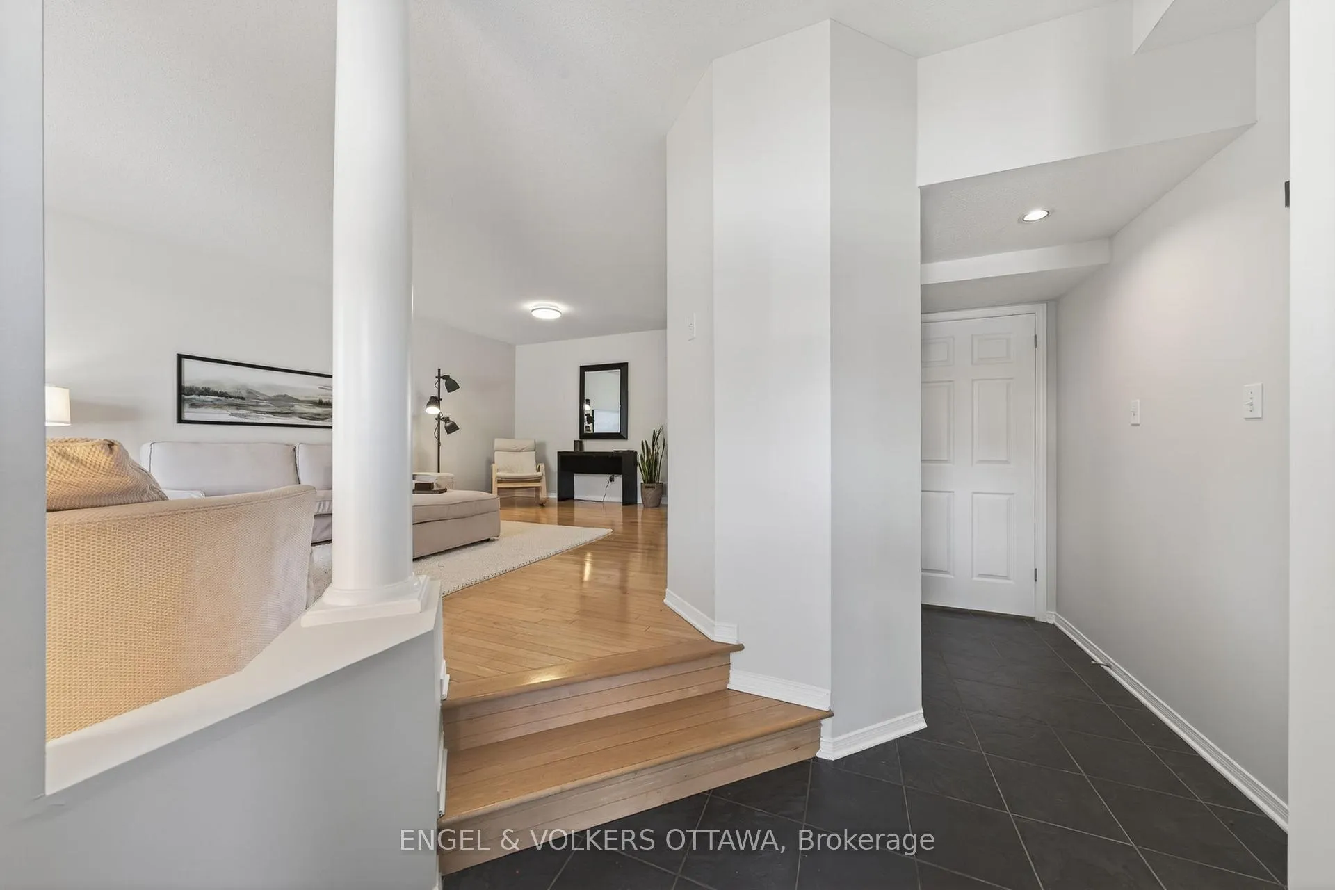 Photo 3 of 101 Scampton Drive, Ottawa, Kanata - Morgan's Grant/South March — HOMEH